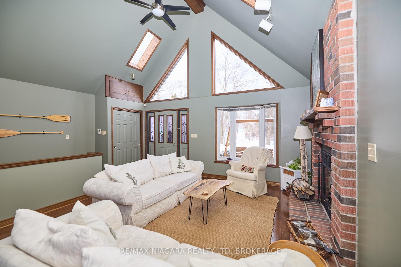 Photo 16 of 12 1/2 Lombardy Avenue, St. Catharines, Port Weller — HOMEH