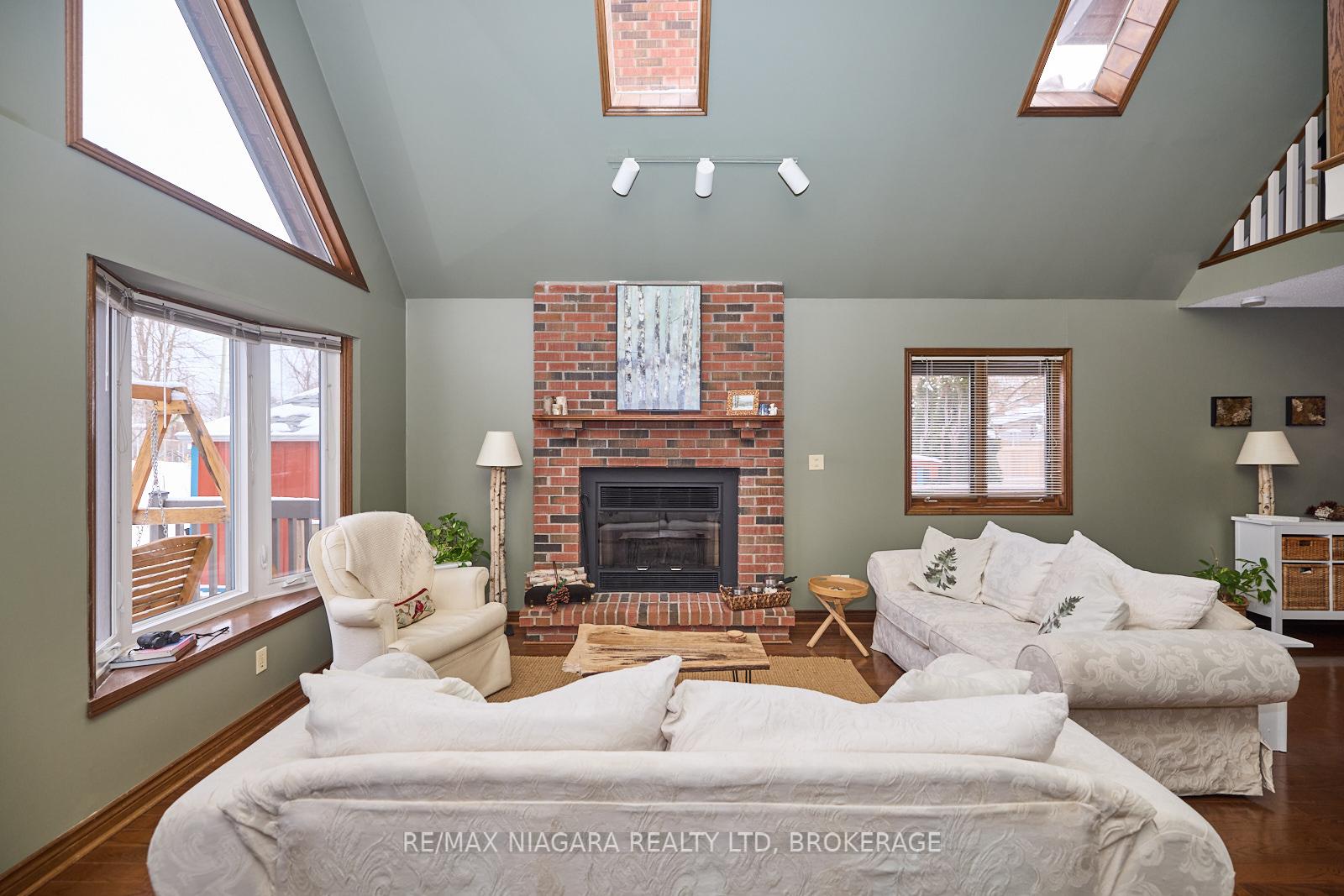 Photo 20 of 12 1/2 Lombardy Avenue, St. Catharines, Port Weller — HOMEH