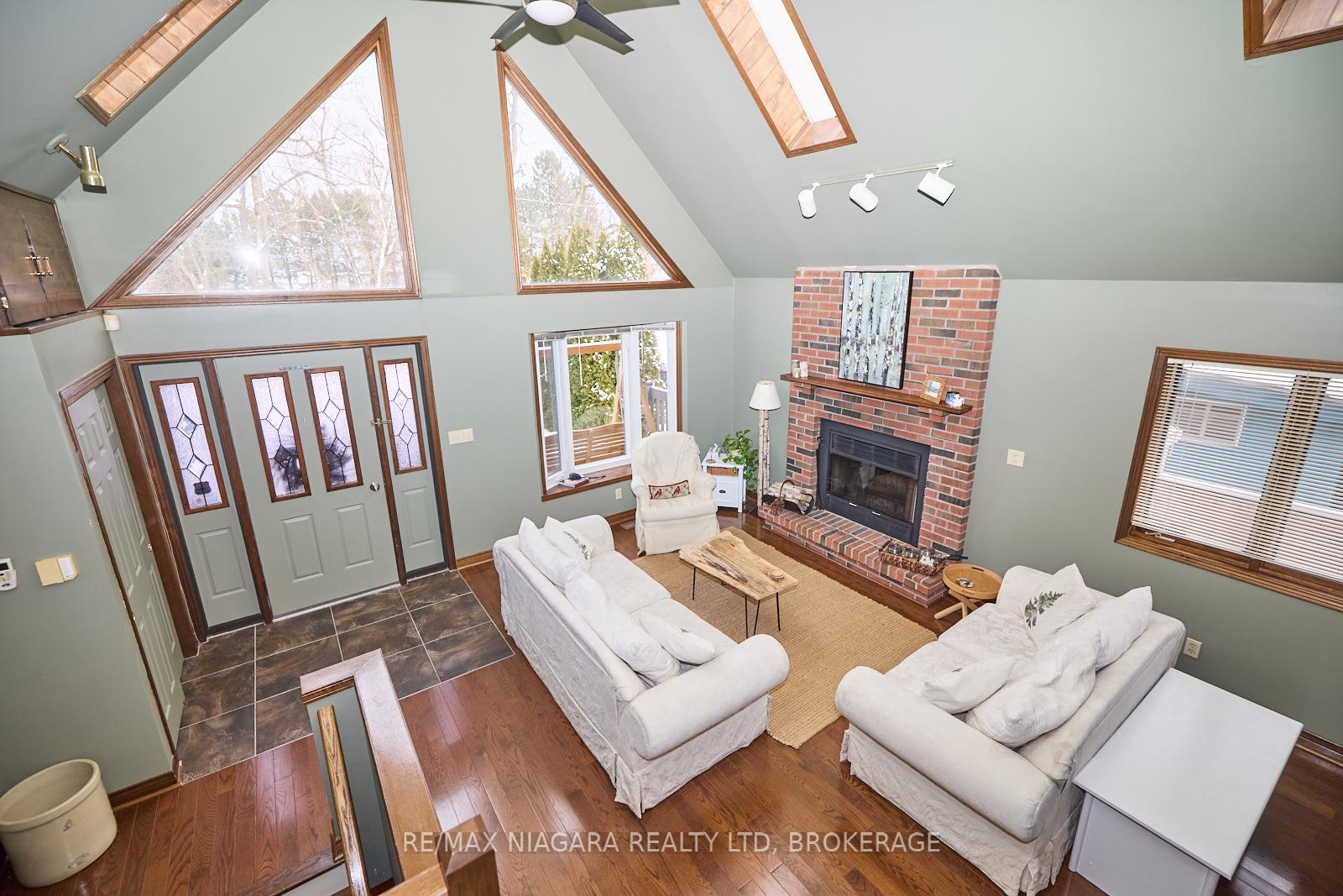 Photo 21 of 12 1/2 Lombardy Avenue, St. Catharines, Port Weller — HOMEH