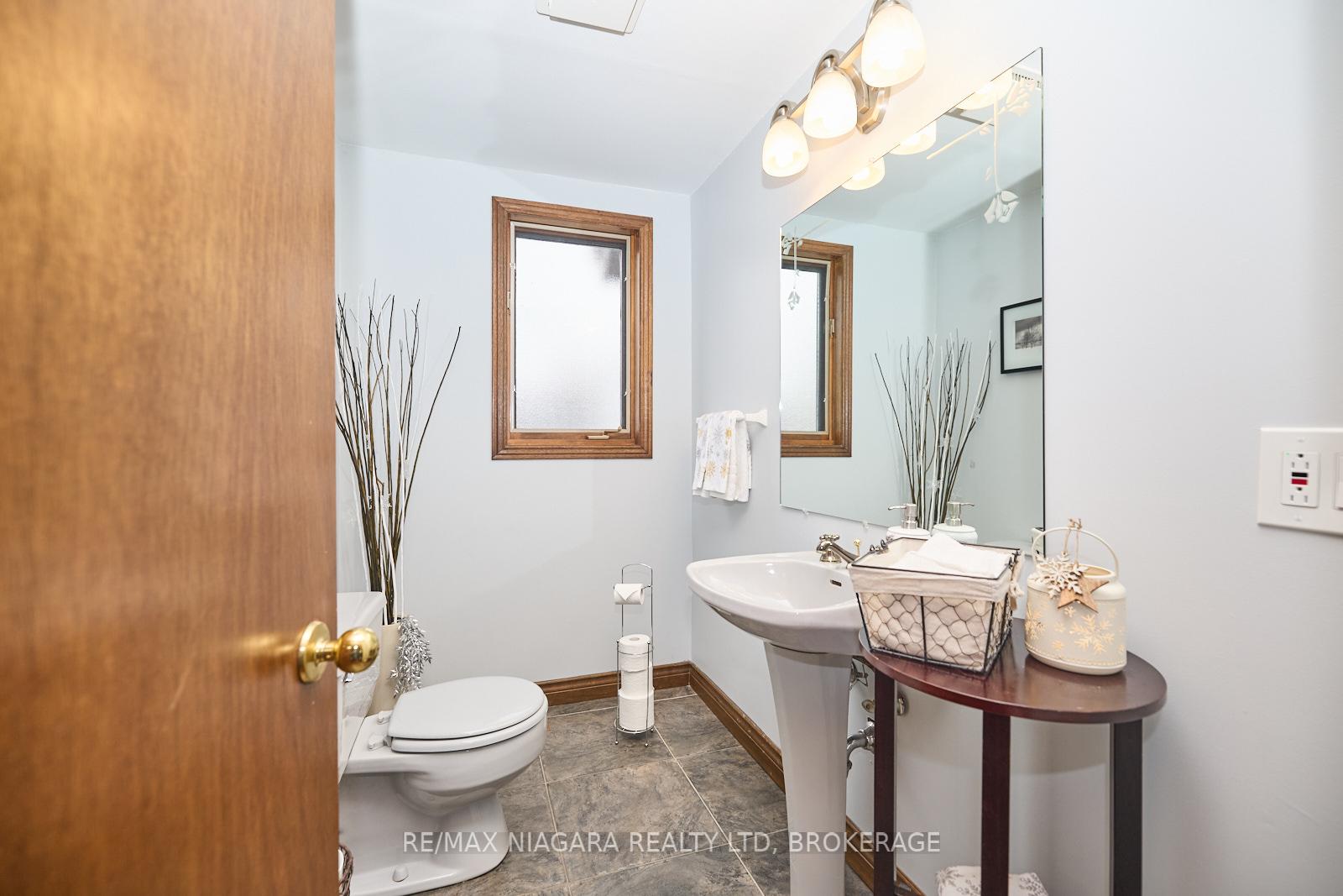 Photo 24 of 12 1/2 Lombardy Avenue, St. Catharines, Port Weller — HOMEH