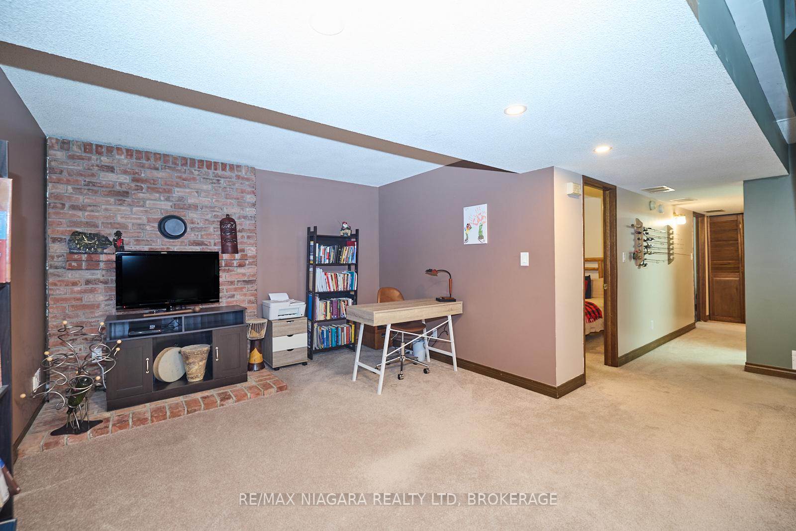 Photo 30 of 12 1/2 Lombardy Avenue, St. Catharines, Port Weller — HOMEH