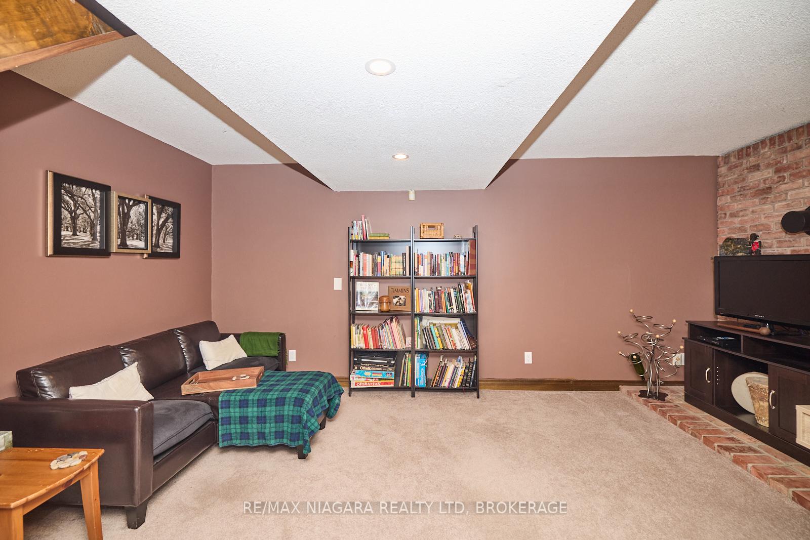 Photo 31 of 12 1/2 Lombardy Avenue, St. Catharines, Port Weller — HOMEH