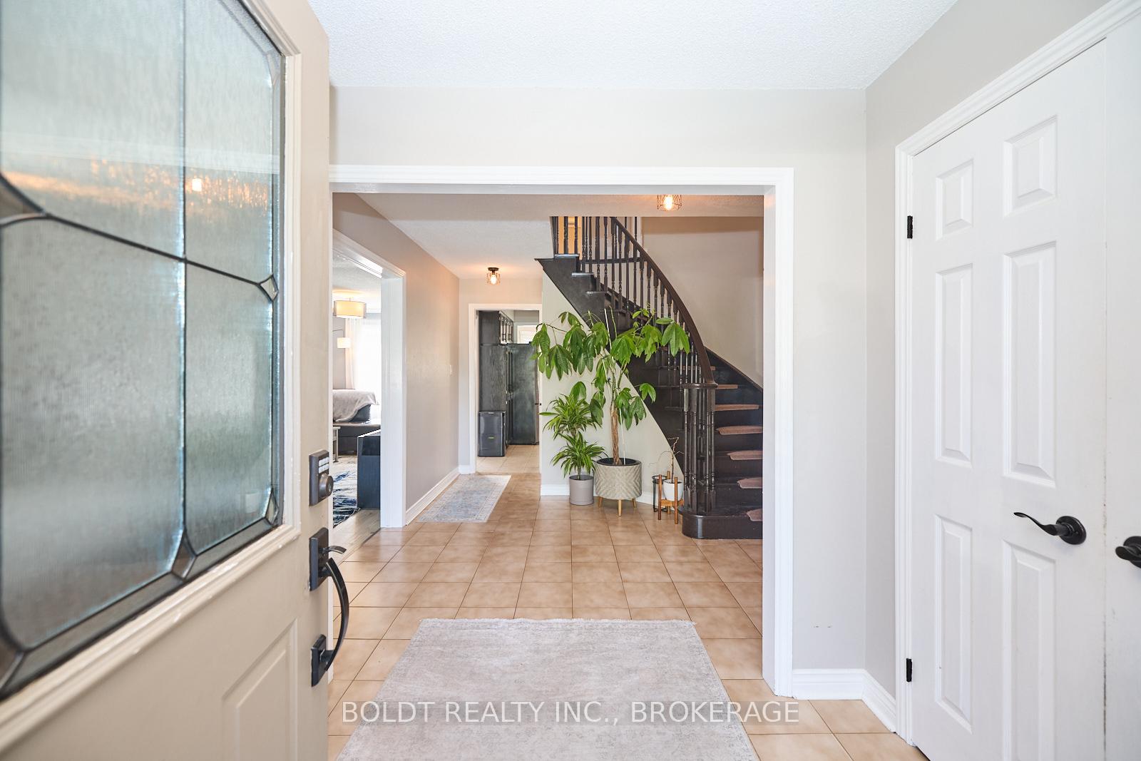 Photo 4 of 23 Barbican Trail, St. Catharines, Burleigh Hill — HOMEH
