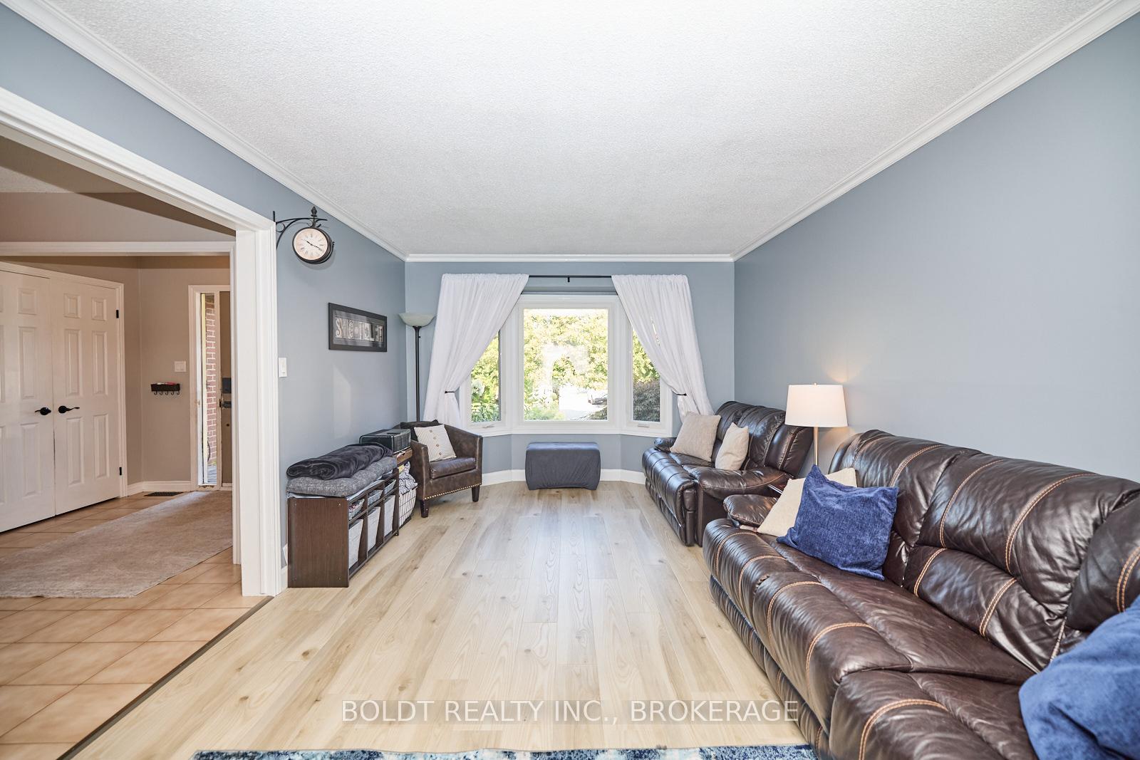 Photo 5 of 23 Barbican Trail, St. Catharines, Burleigh Hill — HOMEH
