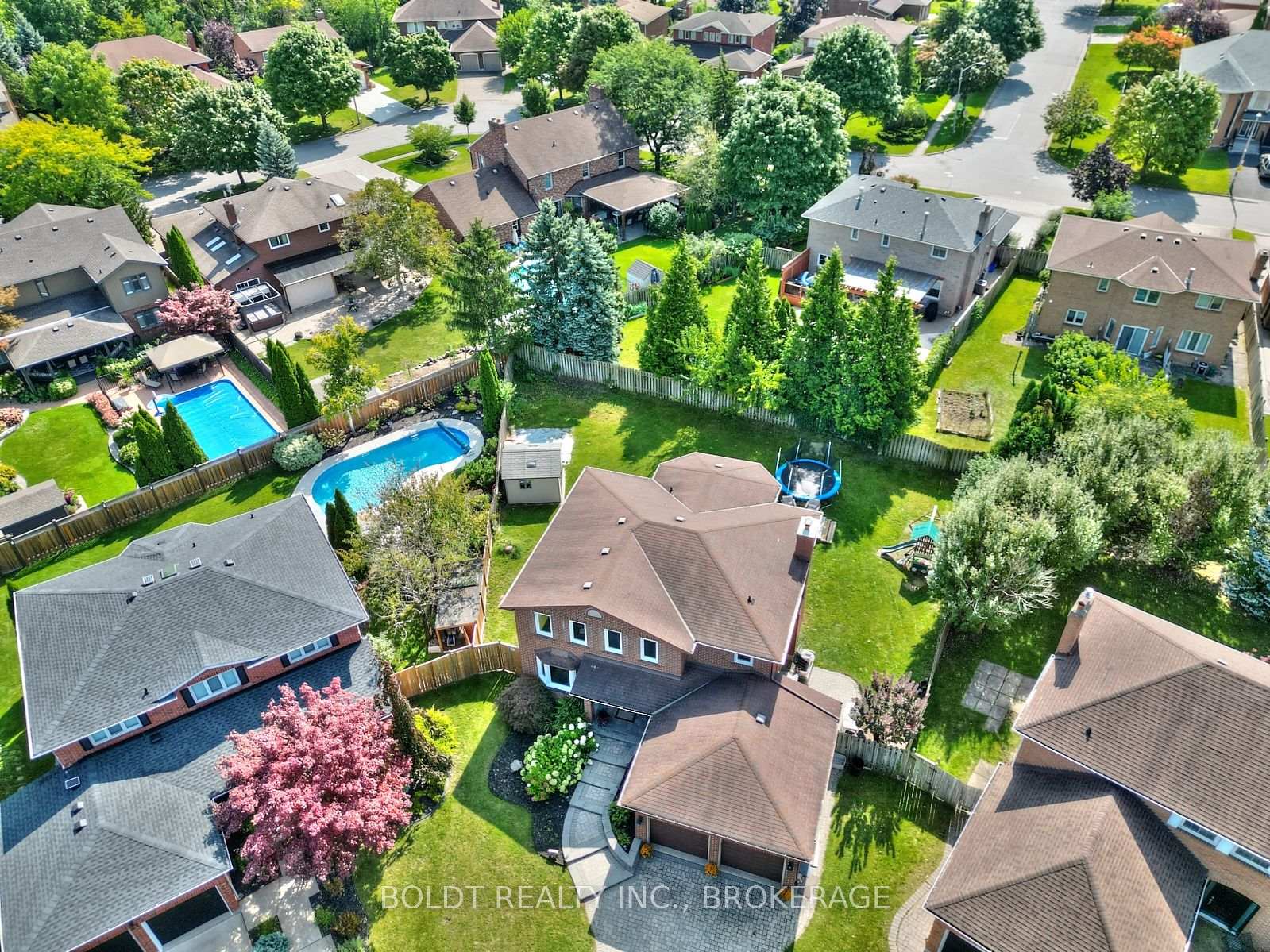 Photo 36 of 23 Barbican Trail, St. Catharines, Burleigh Hill — HOMEH