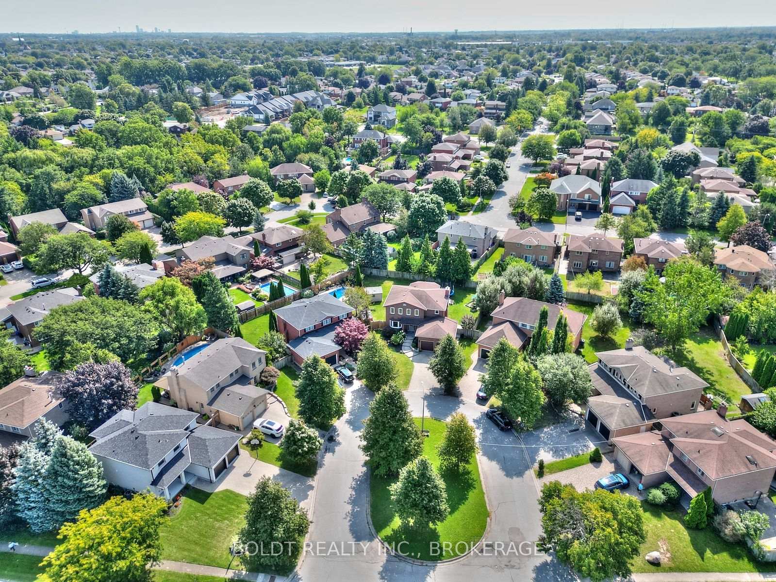 Photo 39 of 23 Barbican Trail, St. Catharines, Burleigh Hill — HOMEH