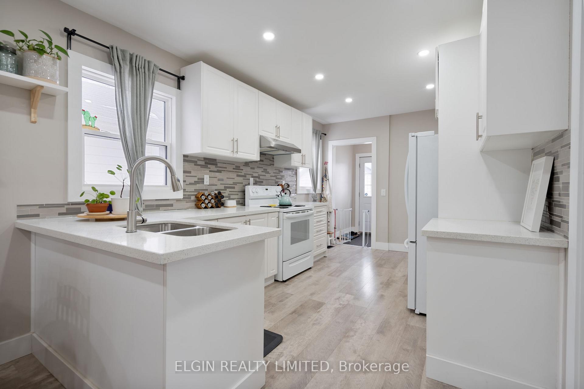 Photo 10 of 14 Eagle Street, St. Thomas — HOMEH