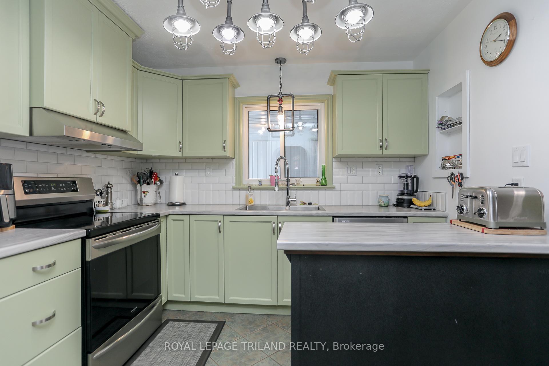 Photo 13 of 96 Mandeville Road, St. Thomas — HOMEH