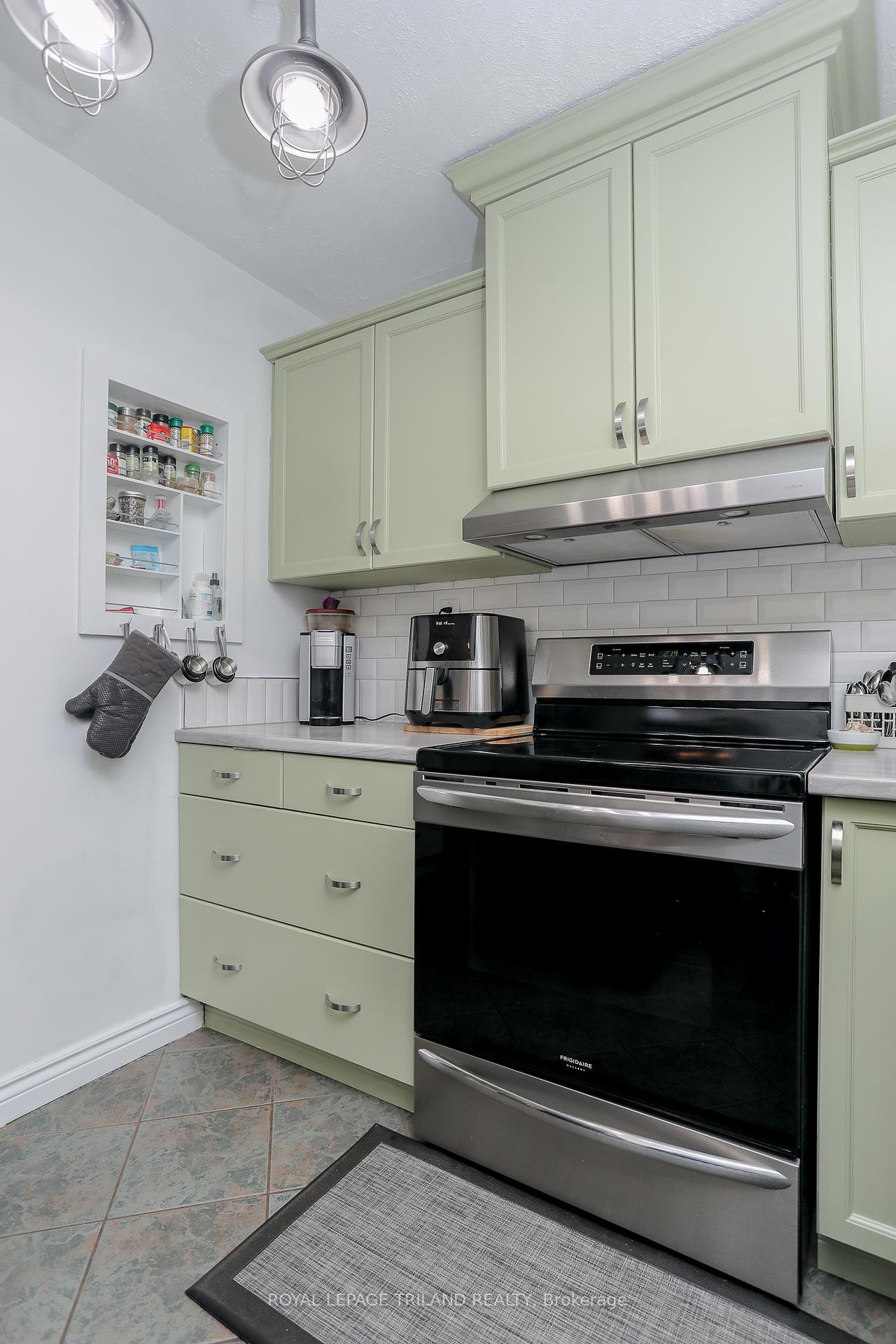 Photo 14 of 96 Mandeville Road, St. Thomas — HOMEH