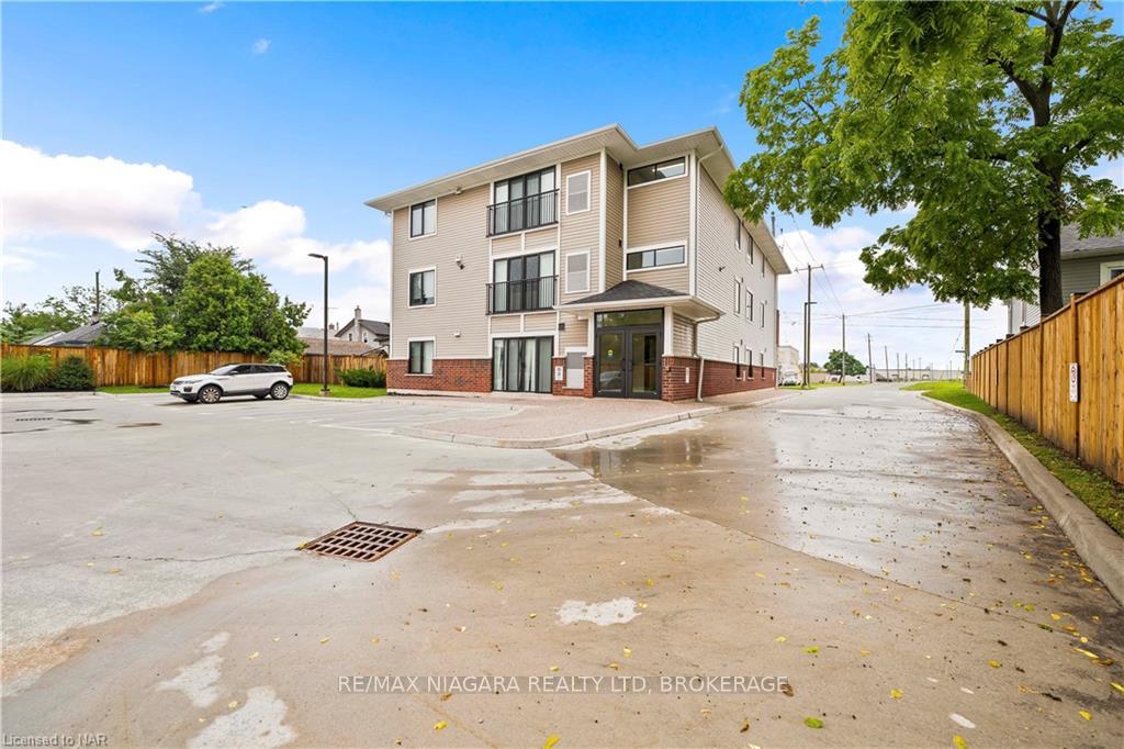 Photo 15 of Unit 102, 63 Vine Street S, St. Catharines, E. Chester — HOMEH