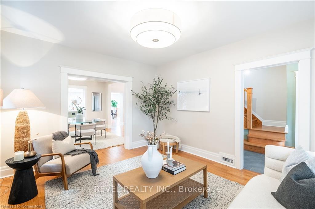 Photo 5 of 60 Kensington Avenue S, Hamilton, Delta — HOMEH