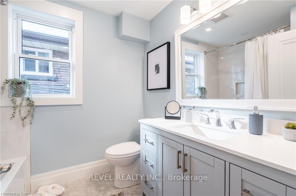Photo 33 of 60 Kensington Avenue S, Hamilton, Delta — HOMEH