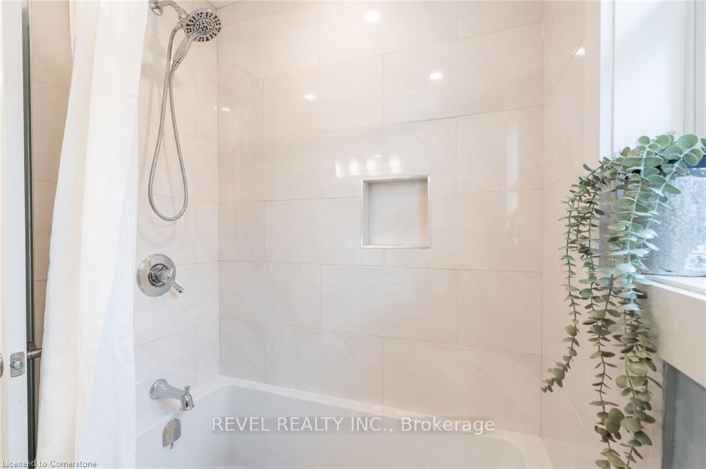Photo 34 of 60 Kensington Avenue S, Hamilton, Delta — HOMEH