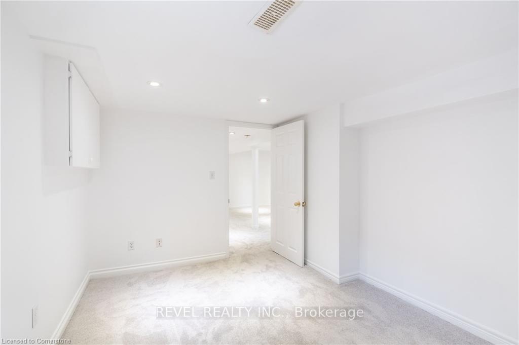 Photo 45 of 60 Kensington Avenue S, Hamilton, Delta — HOMEH