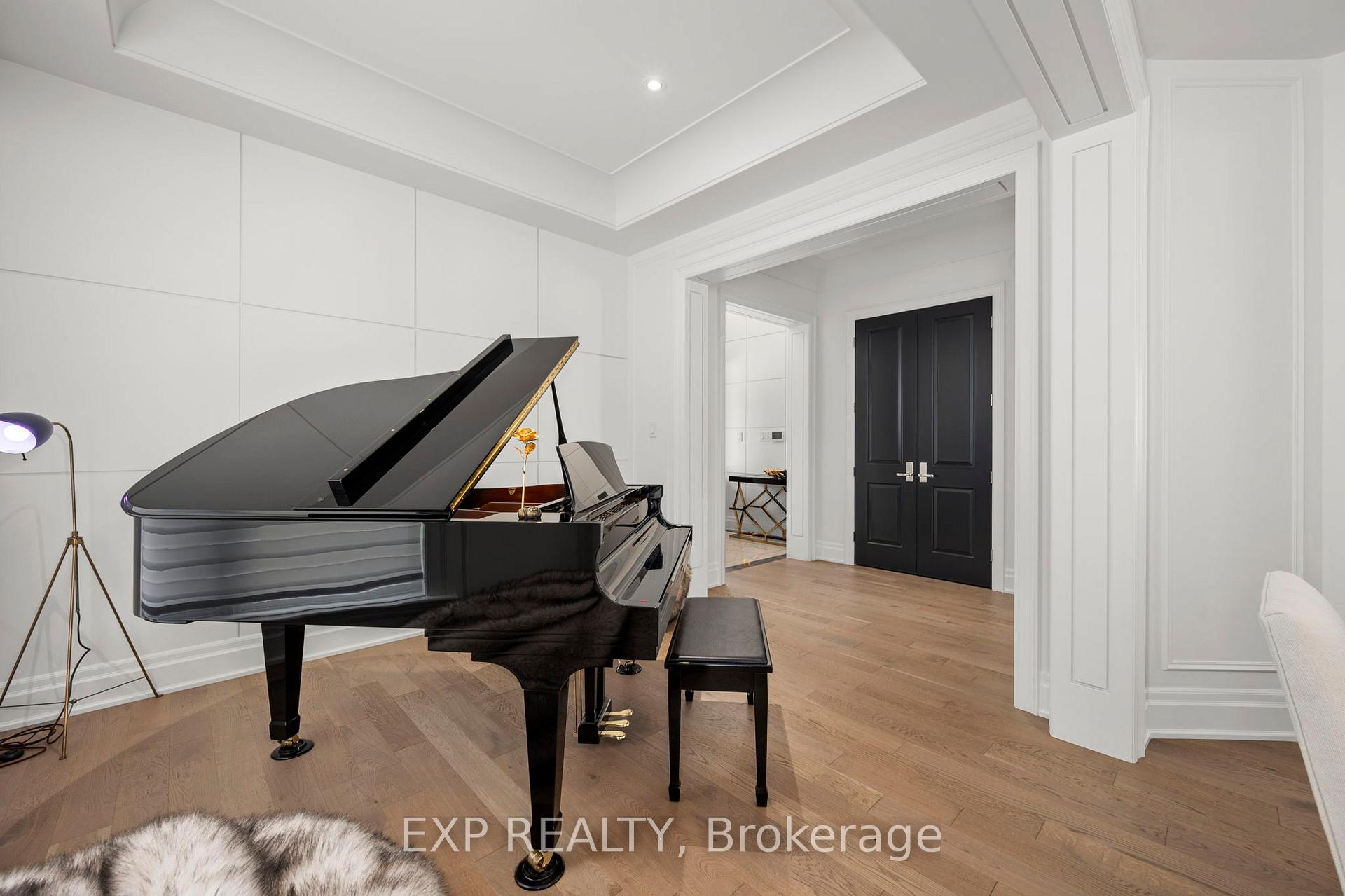 Photo 6 of 102 Vines Place, Aurora, Bayview Southeast — HOMEH