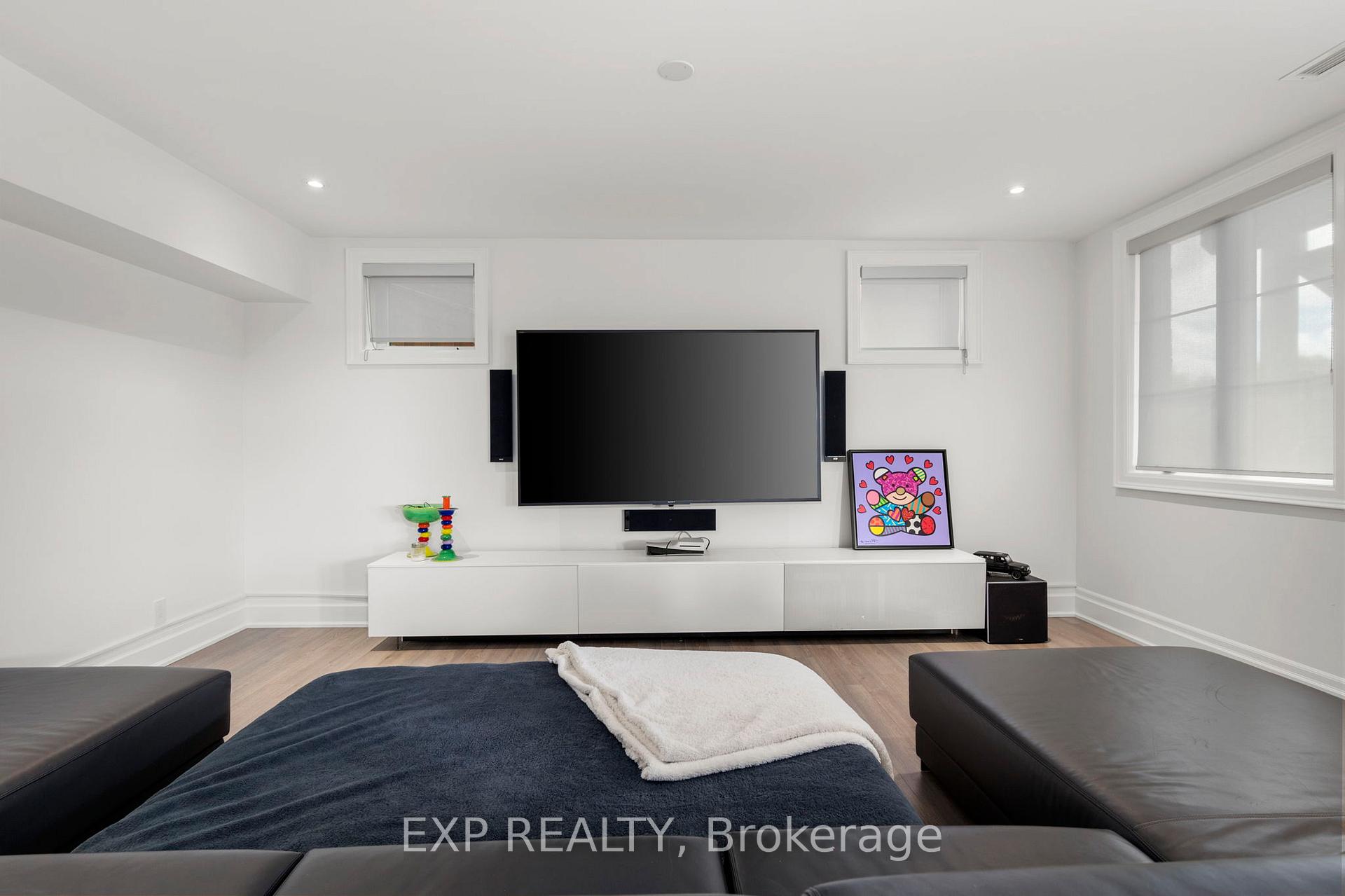Photo 33 of 102 Vines Place, Aurora, Bayview Southeast — HOMEH