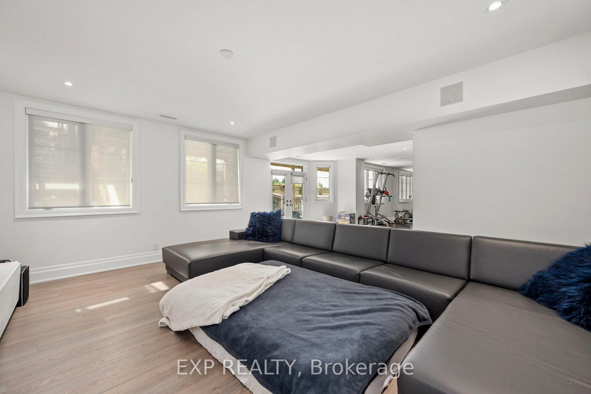 Photo 35 of 102 Vines Place, Aurora, Bayview Southeast — HOMEH