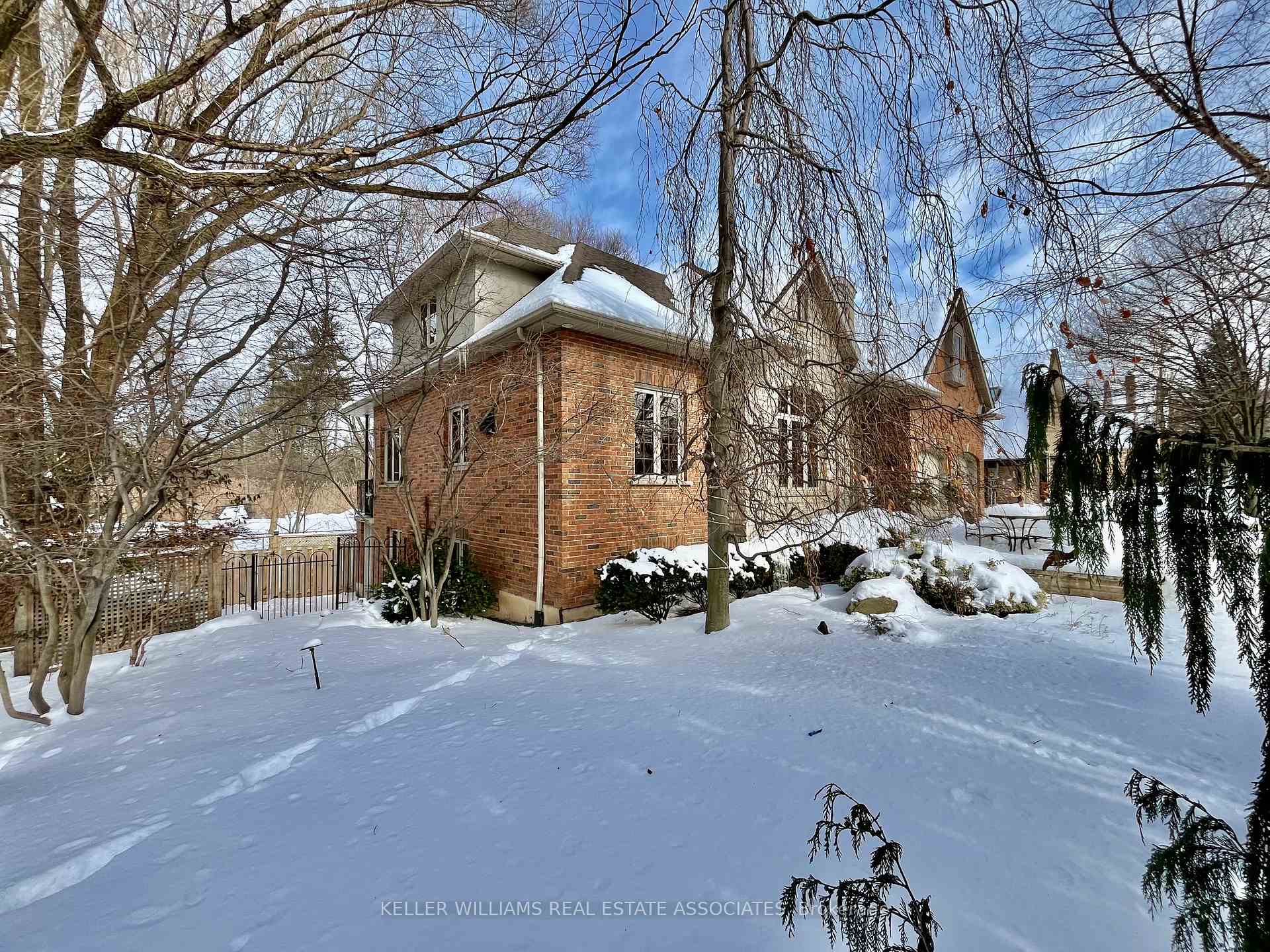 Photo 3 of 3 Oldoakes Place, Hamilton, Ancaster — HOMEH