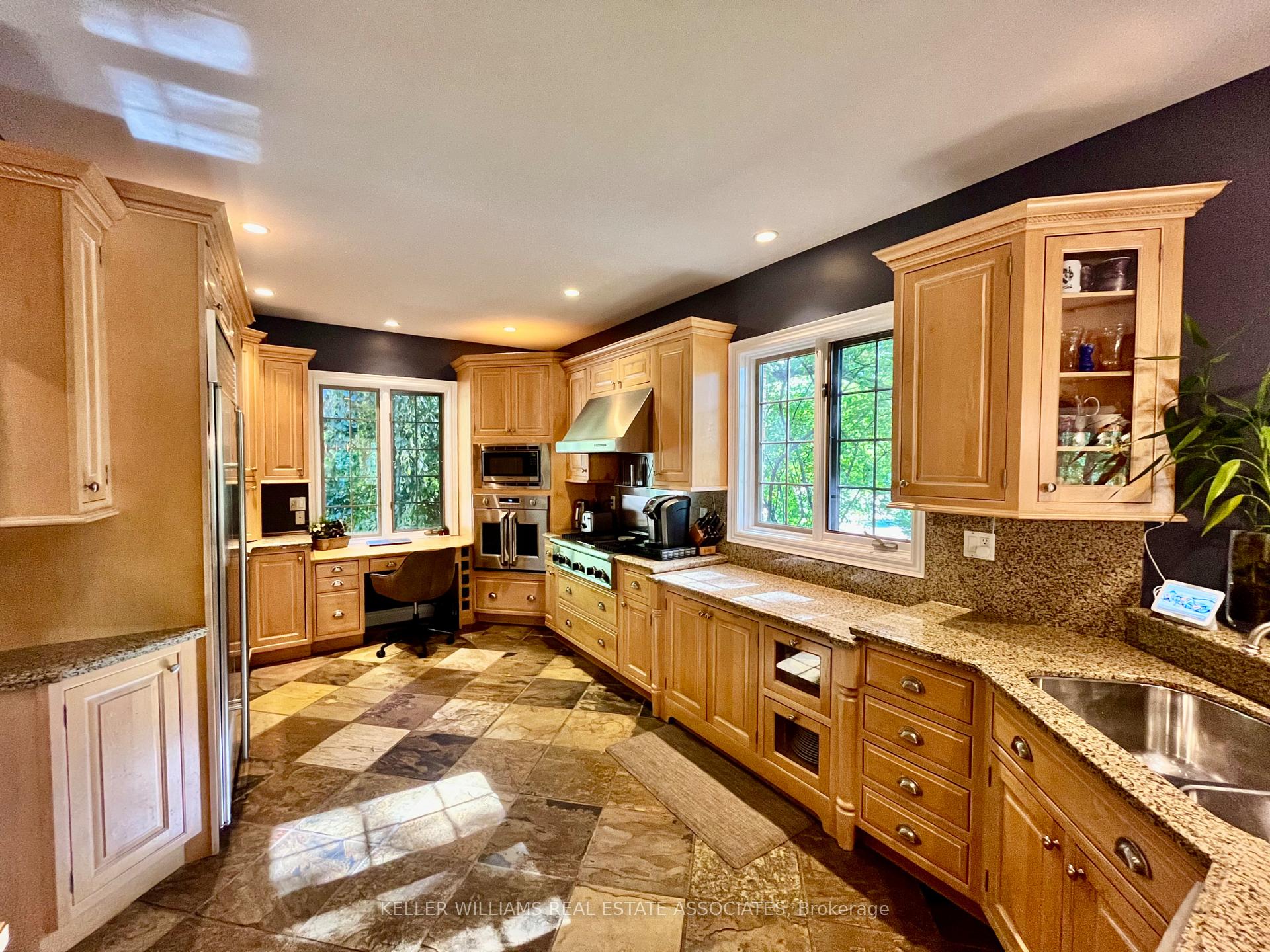 Photo 5 of 3 Oldoakes Place, Hamilton, Ancaster — HOMEH