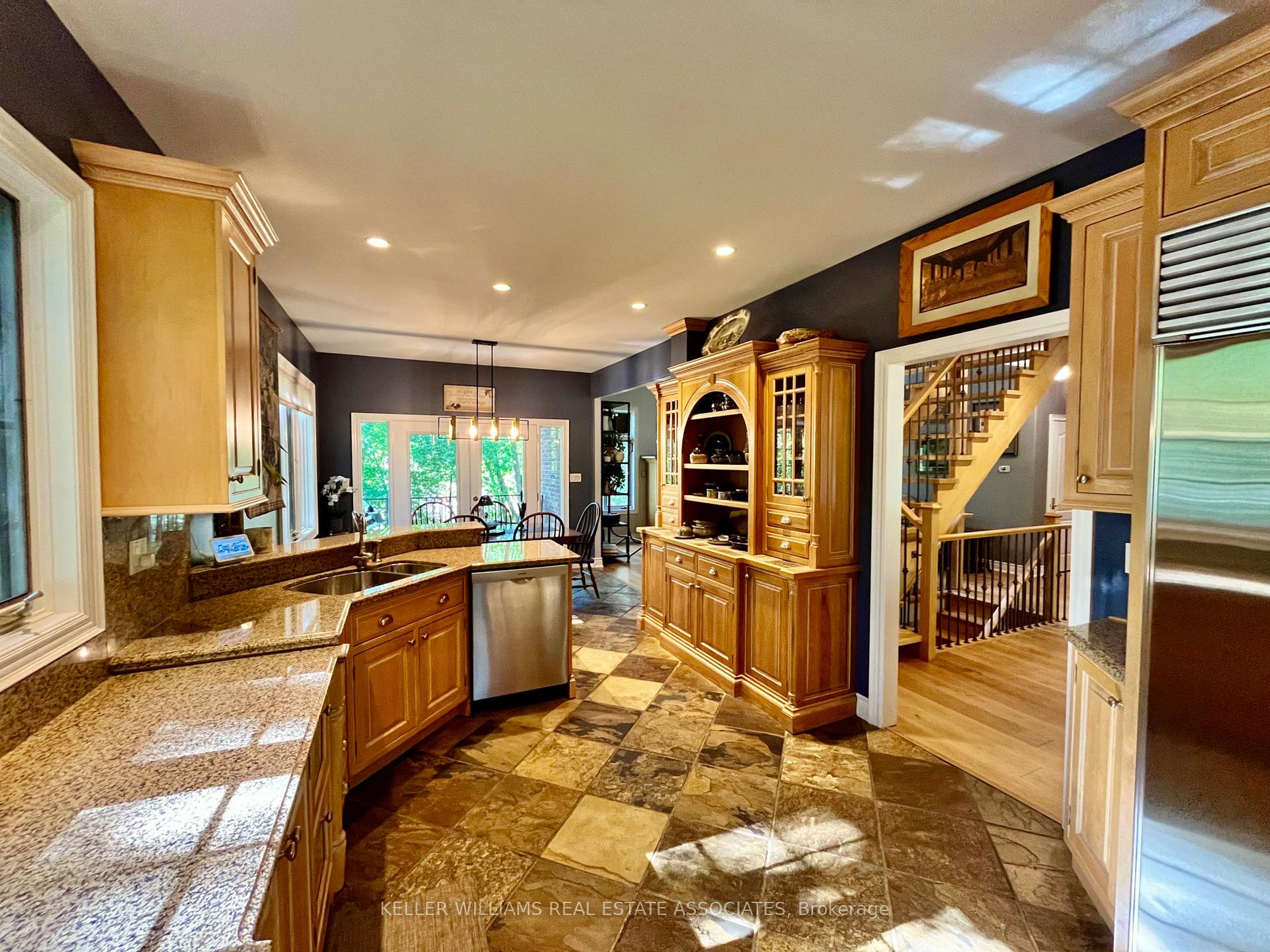 Photo 7 of 3 Oldoakes Place, Hamilton, Ancaster — HOMEH