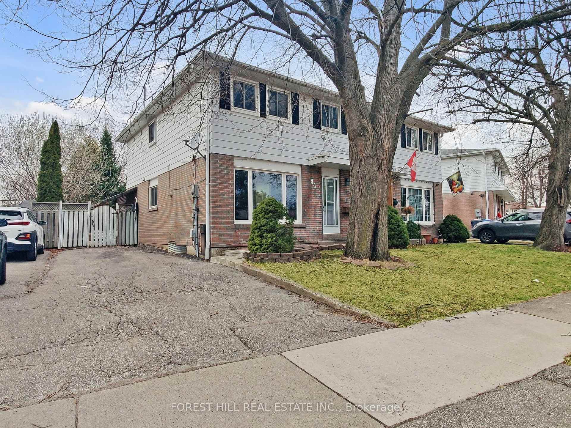 Front of 44 Herkley Drive N