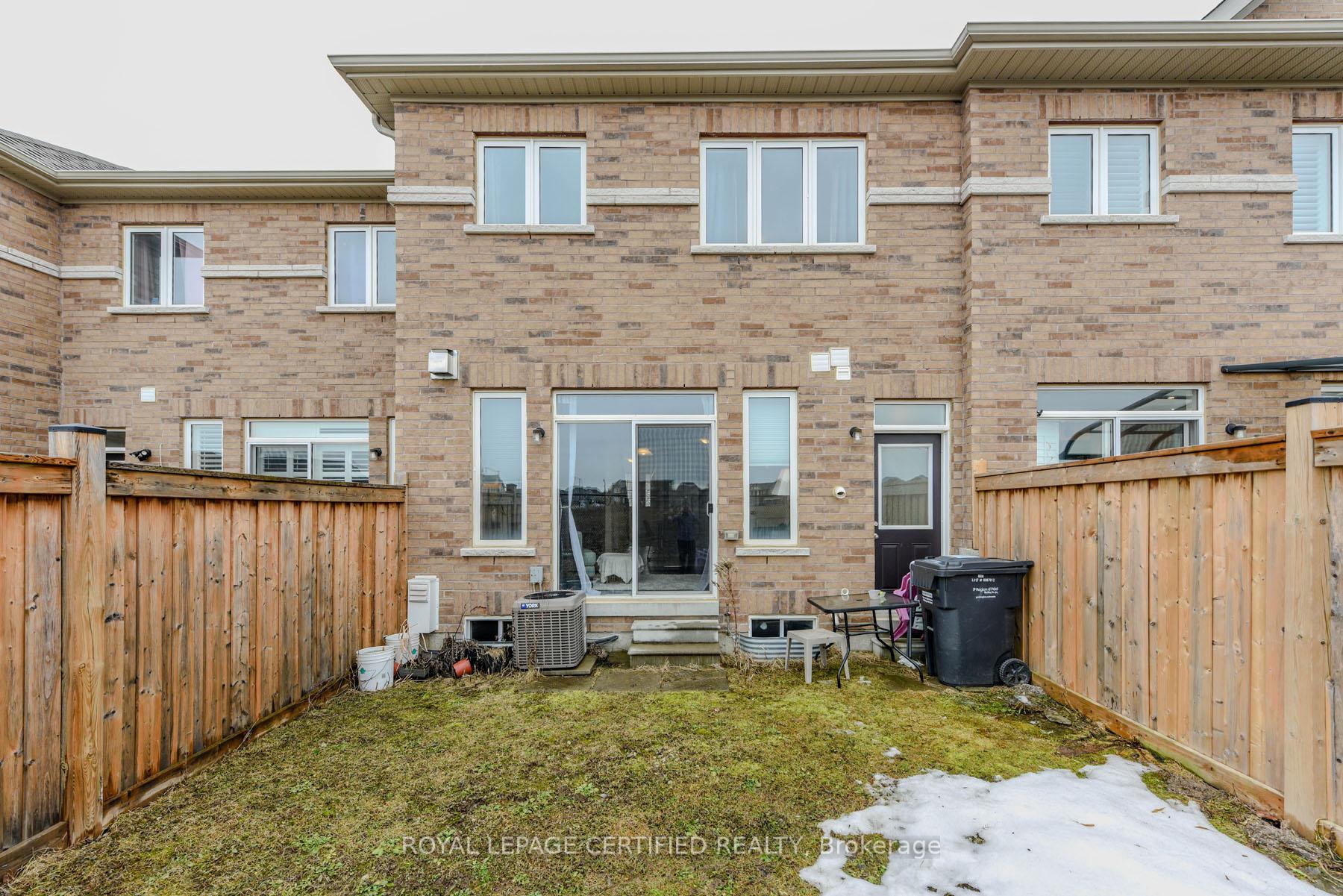 Photo 4 of 70 Fann Drive, Brampton, Northwest Brampton — HOMEH