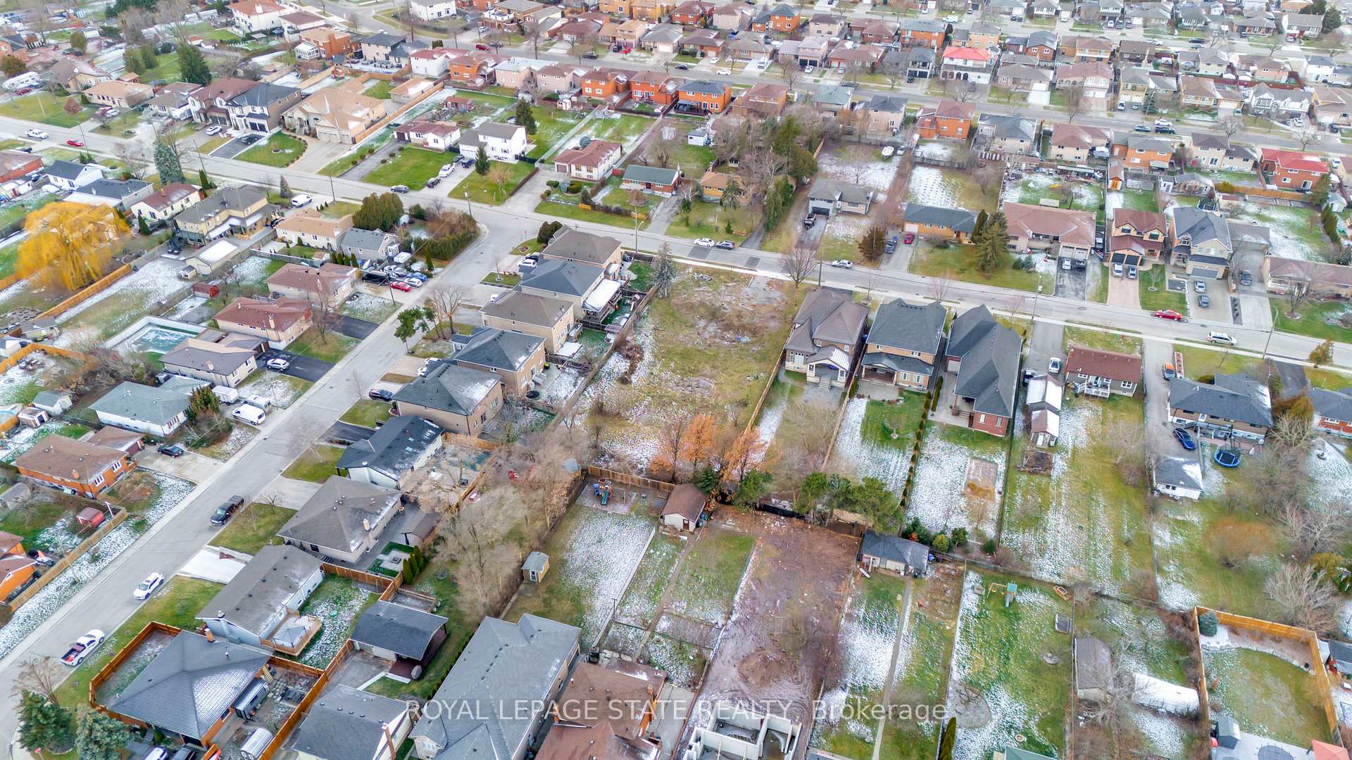 Photo 3 of 64 Deerhurst Road, Hamilton, Stoney Creek — HOMEH
