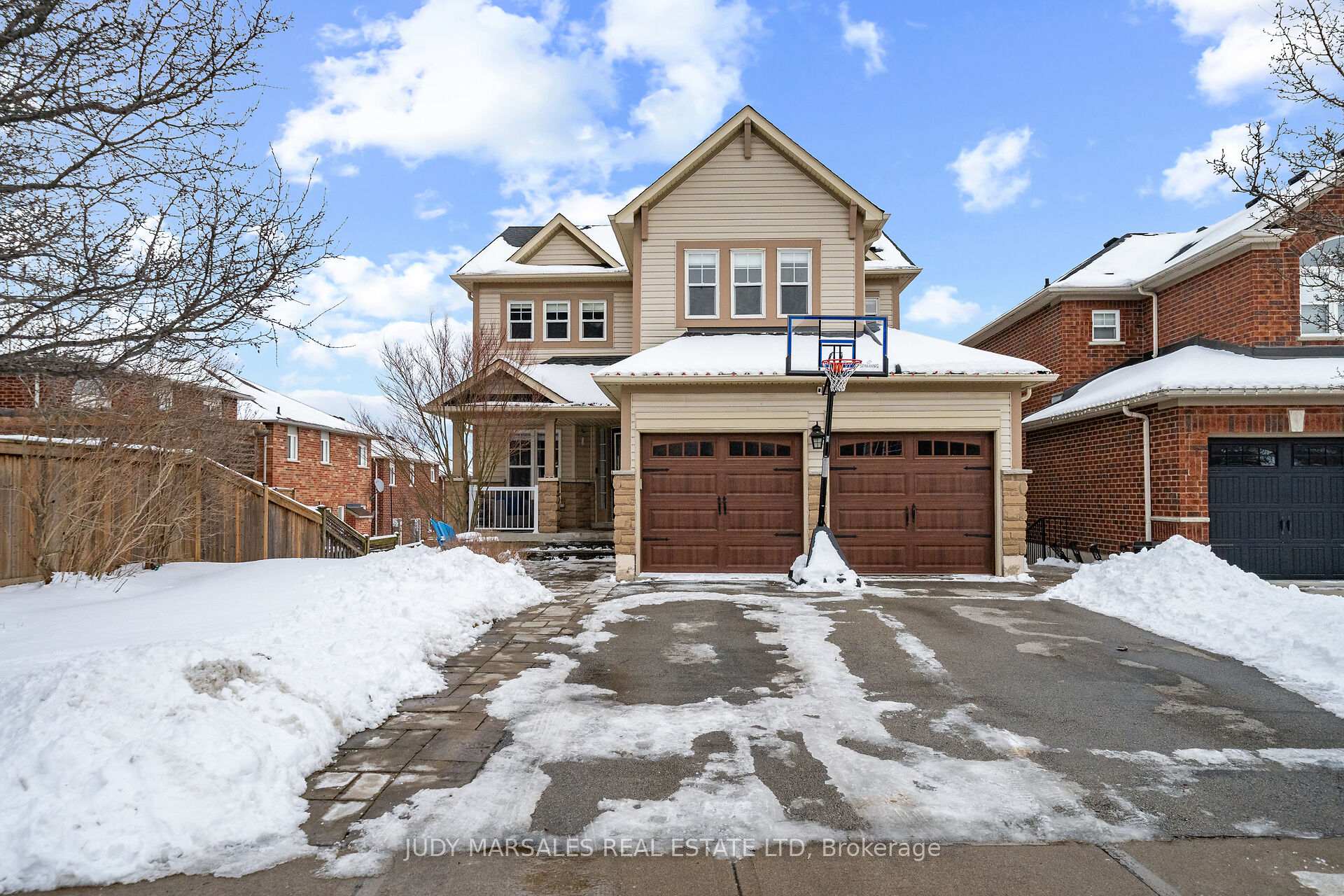 Photo 1 of 11 Sundial Crescent, Hamilton, Dundas — HOMEH