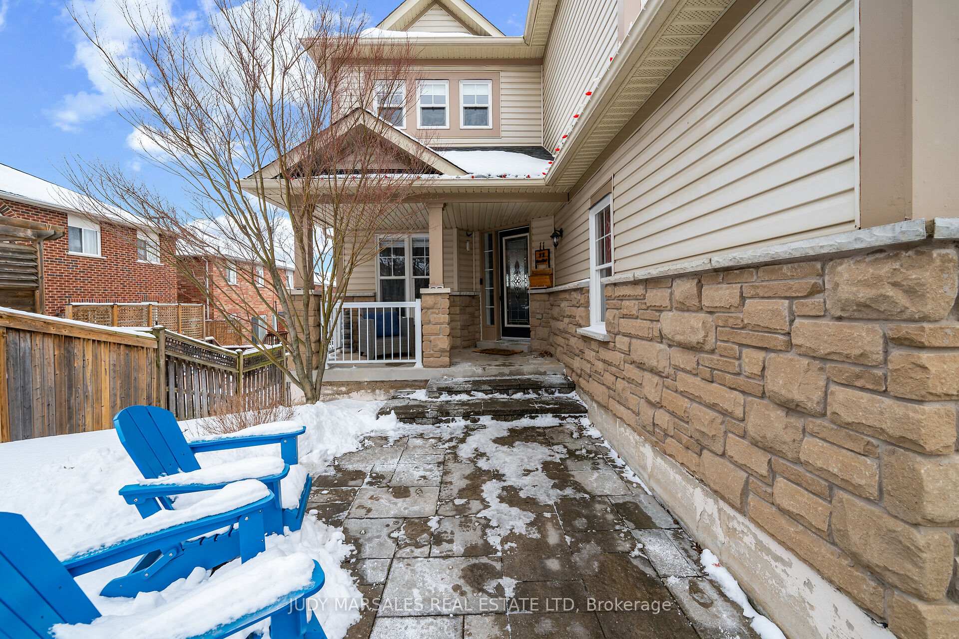 Photo 4 of 11 Sundial Crescent, Hamilton, Dundas — HOMEH