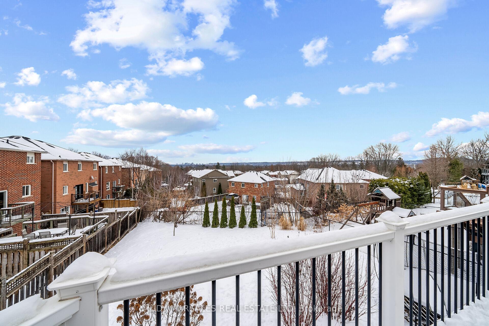 Photo 42 of 11 Sundial Crescent, Hamilton, Dundas — HOMEH