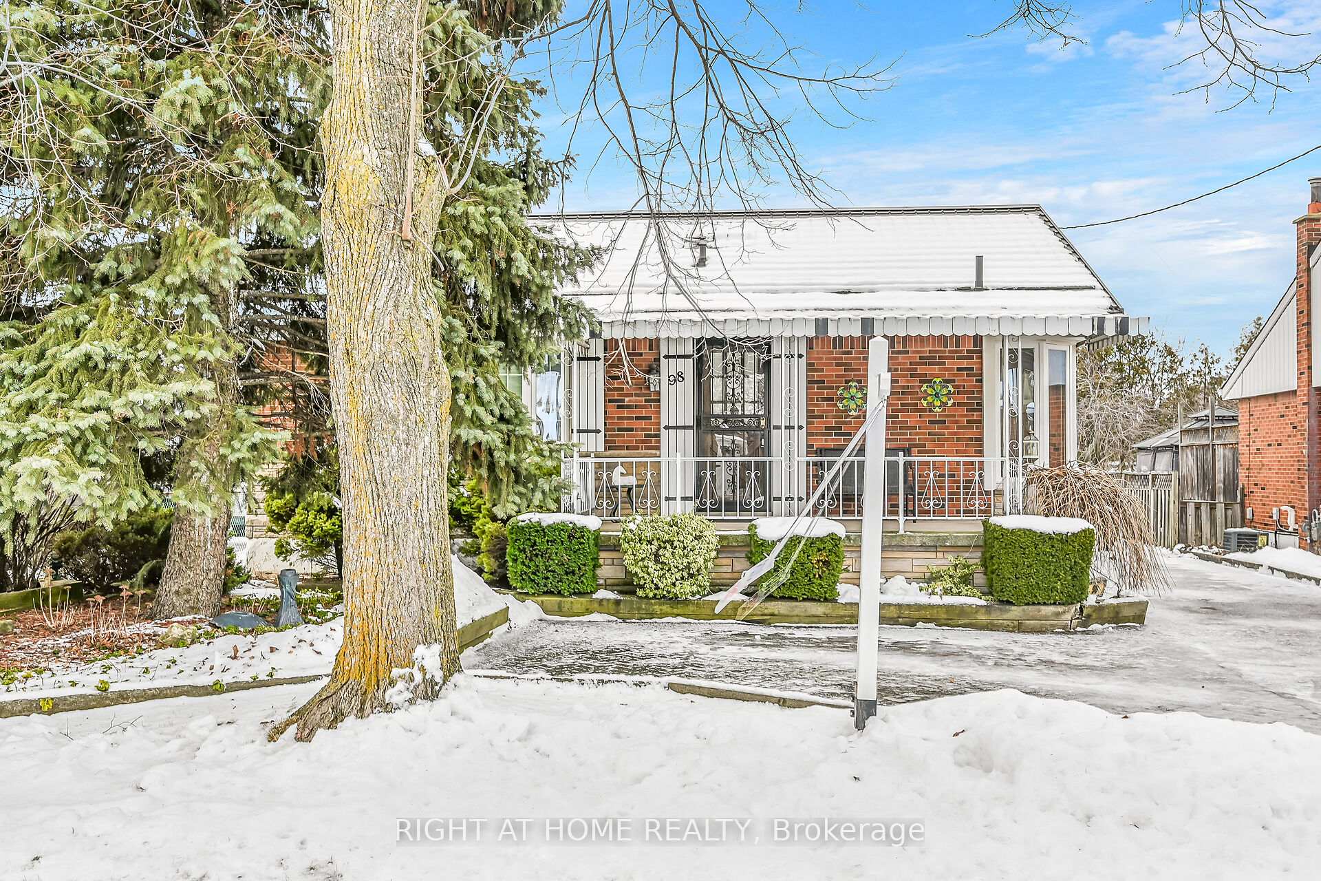 Photo 2 of 98 Welbourn Drive, Hamilton, Balfour — HOMEH
