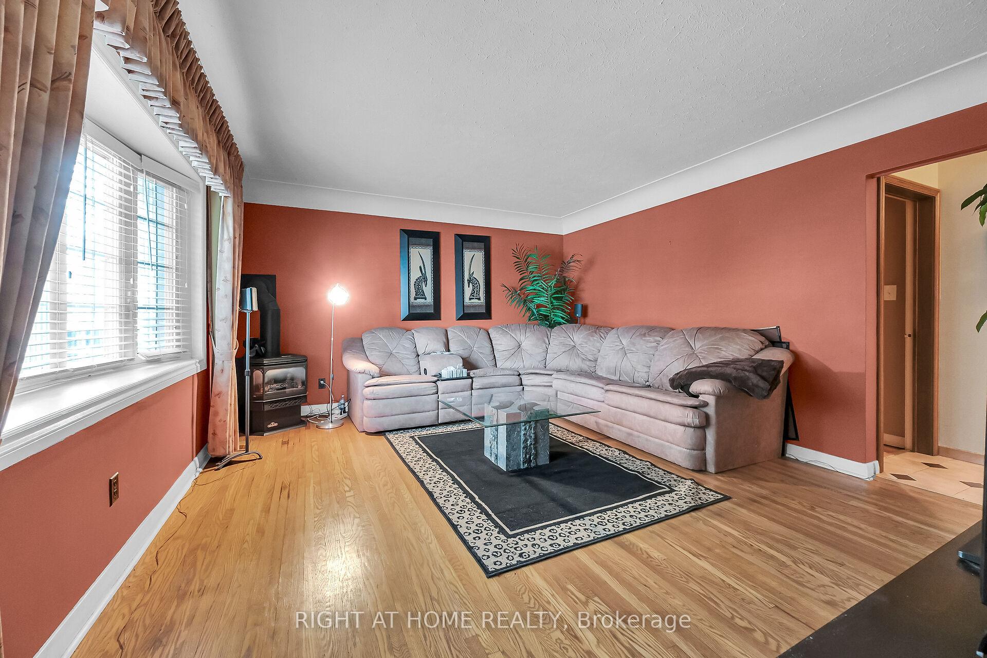 Photo 6 of 98 Welbourn Drive, Hamilton, Balfour — HOMEH