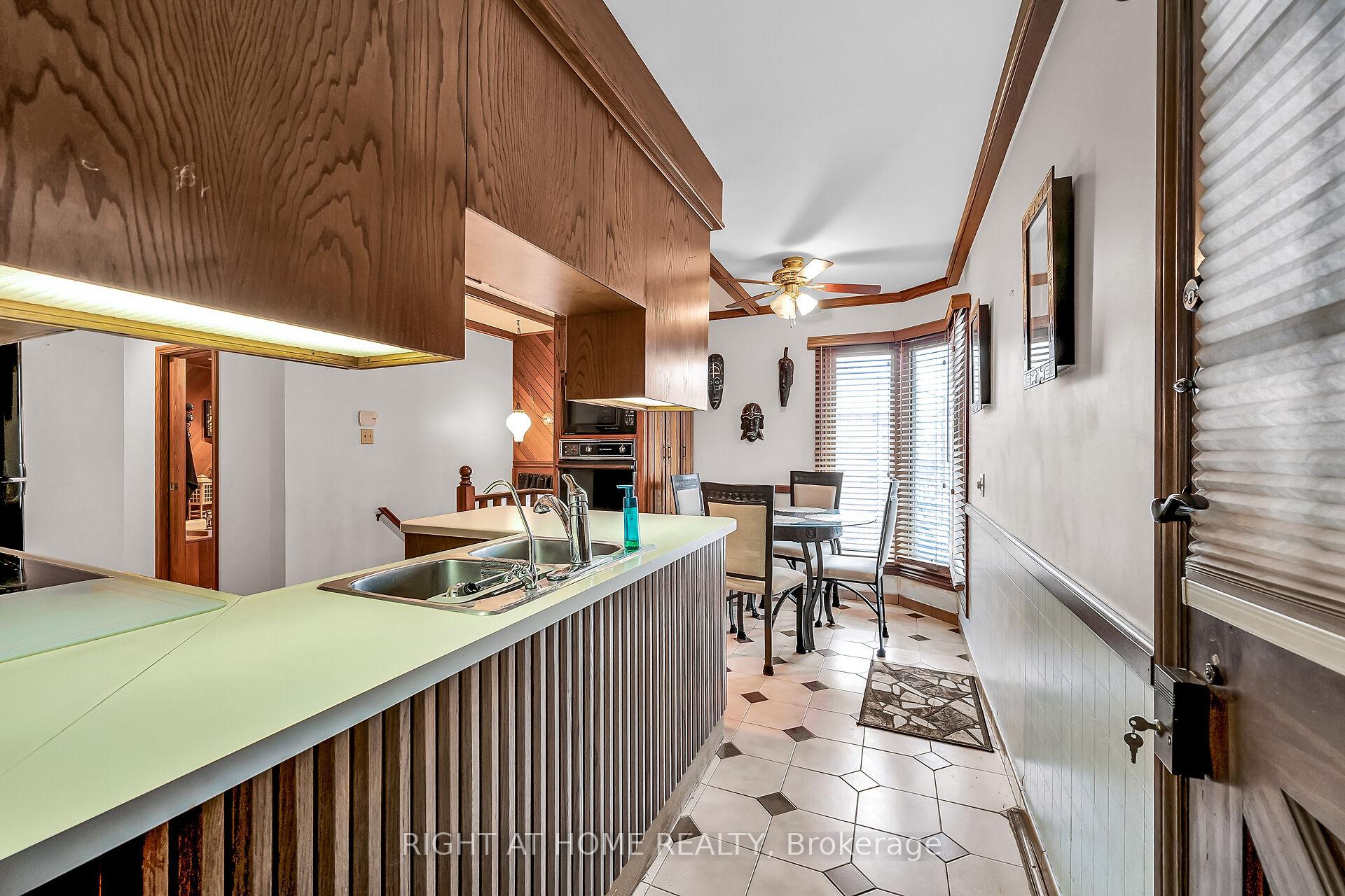 Photo 10 of 98 Welbourn Drive, Hamilton, Balfour — HOMEH