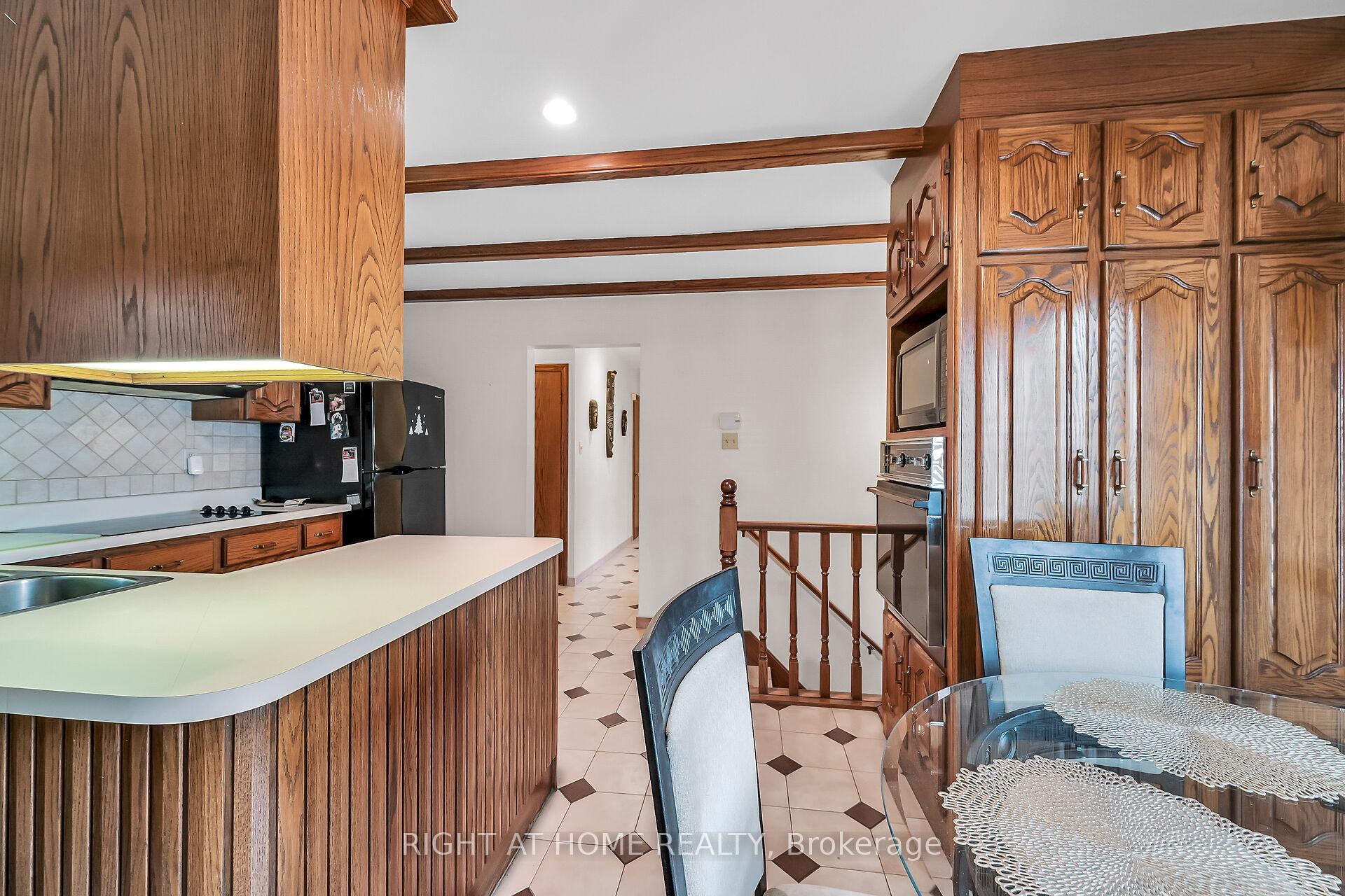 Photo 11 of 98 Welbourn Drive, Hamilton, Balfour — HOMEH