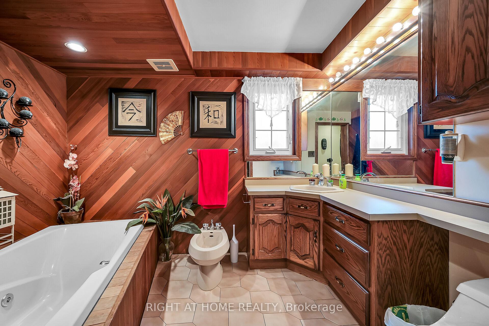 Photo 19 of 98 Welbourn Drive, Hamilton, Balfour — HOMEH