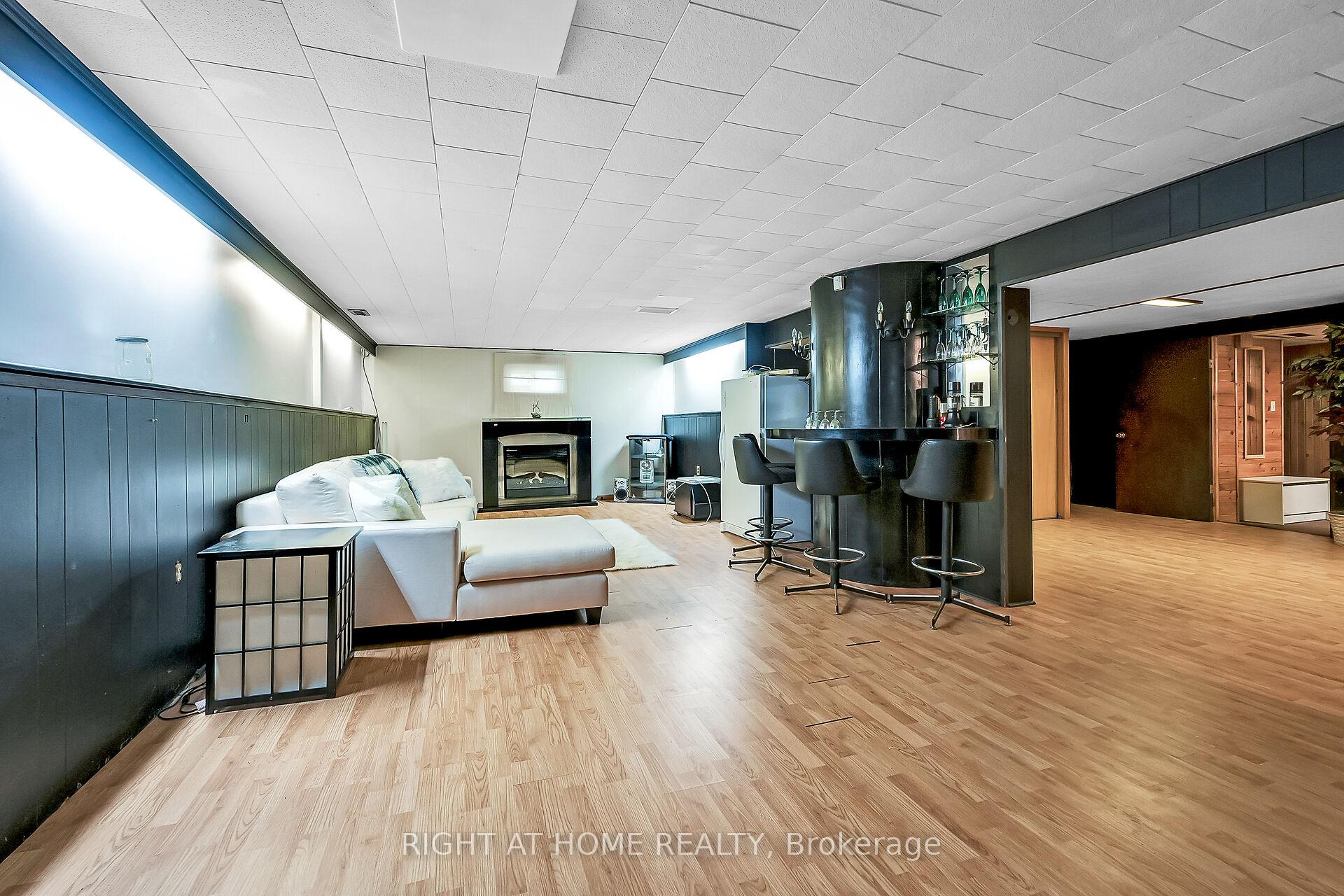 Photo 33 of 98 Welbourn Drive, Hamilton, Balfour — HOMEH
