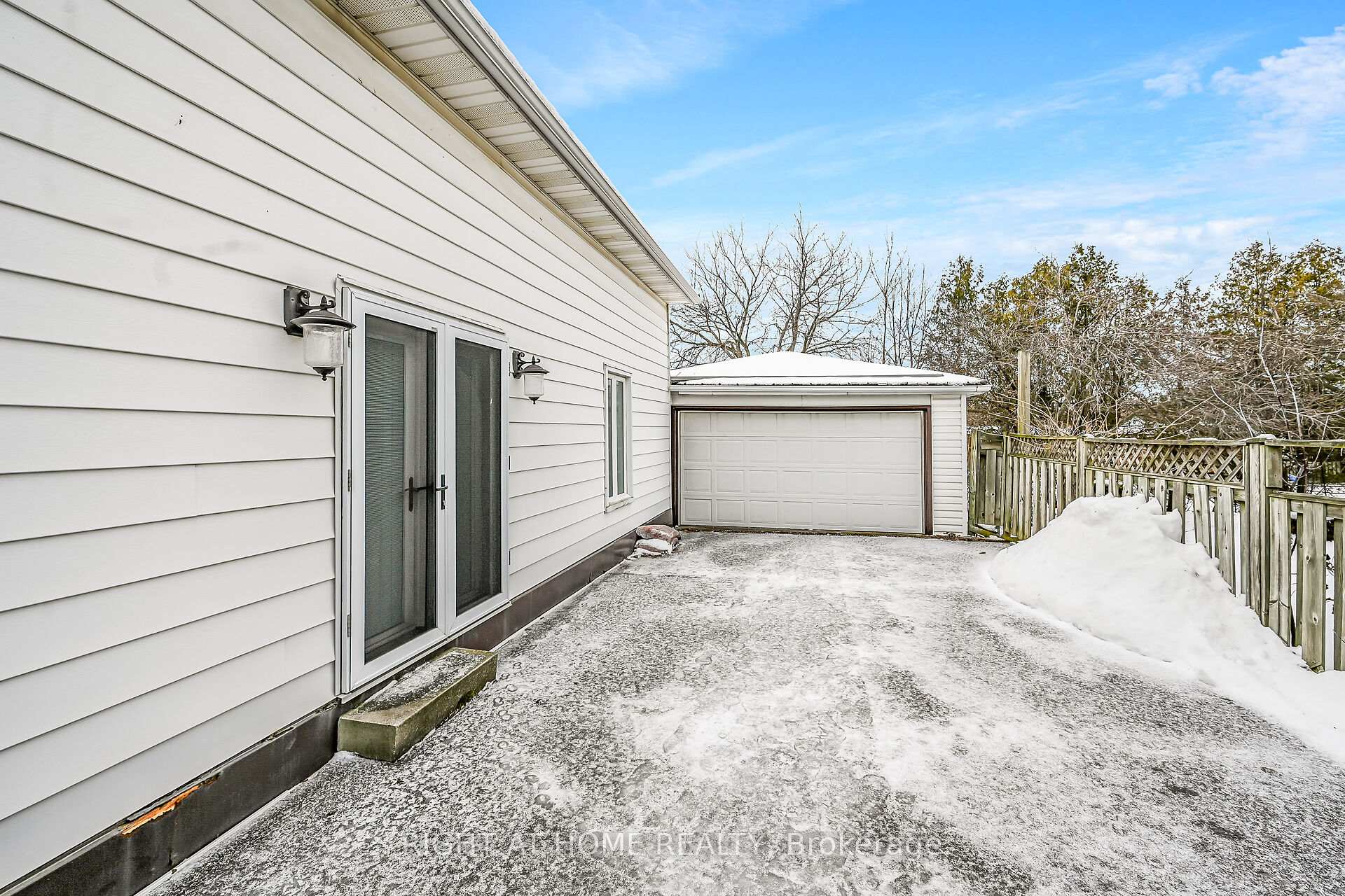Photo 46 of 98 Welbourn Drive, Hamilton, Balfour — HOMEH