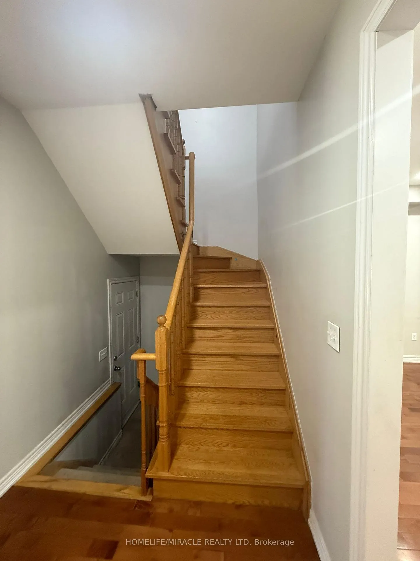 Photo 7 of 9 Joseph Street, Brampton, Downtown Brampton — HOMEH