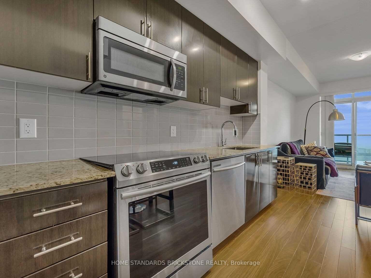 Photo 11 of Unit 605, 7171 Yonge Street, Markham, Thornhill — HOMEH