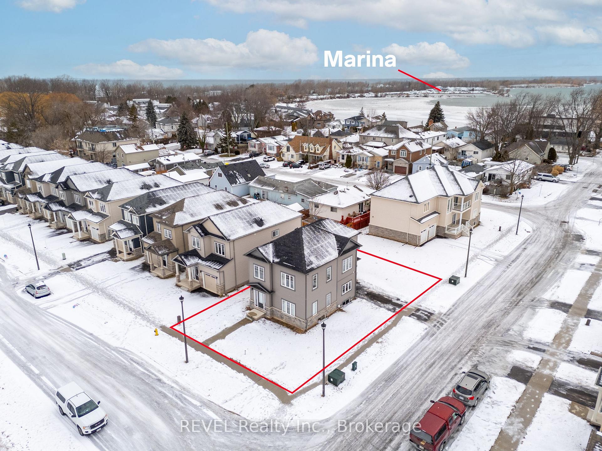 Photo 3 of 2 Bromley Drive, St. Catharines, Port Weller — HOMEH