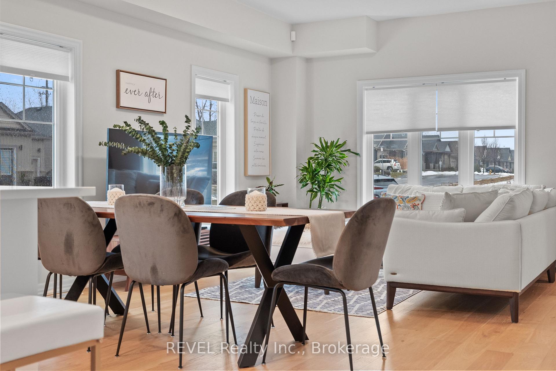 Photo 5 of 2 Bromley Drive, St. Catharines, Port Weller — HOMEH