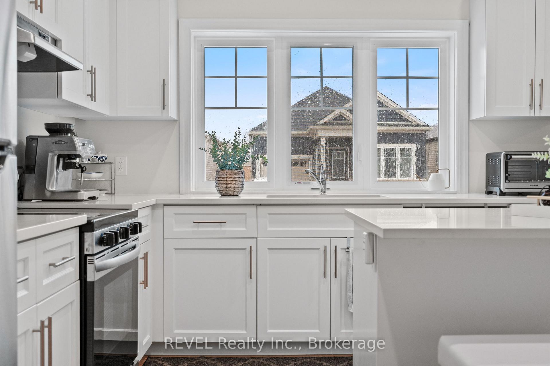 Photo 6 of 2 Bromley Drive, St. Catharines, Port Weller — HOMEH