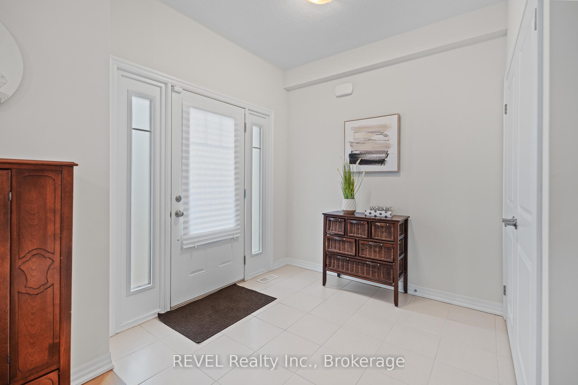 Photo 11 of 2 Bromley Drive, St. Catharines, Port Weller — HOMEH