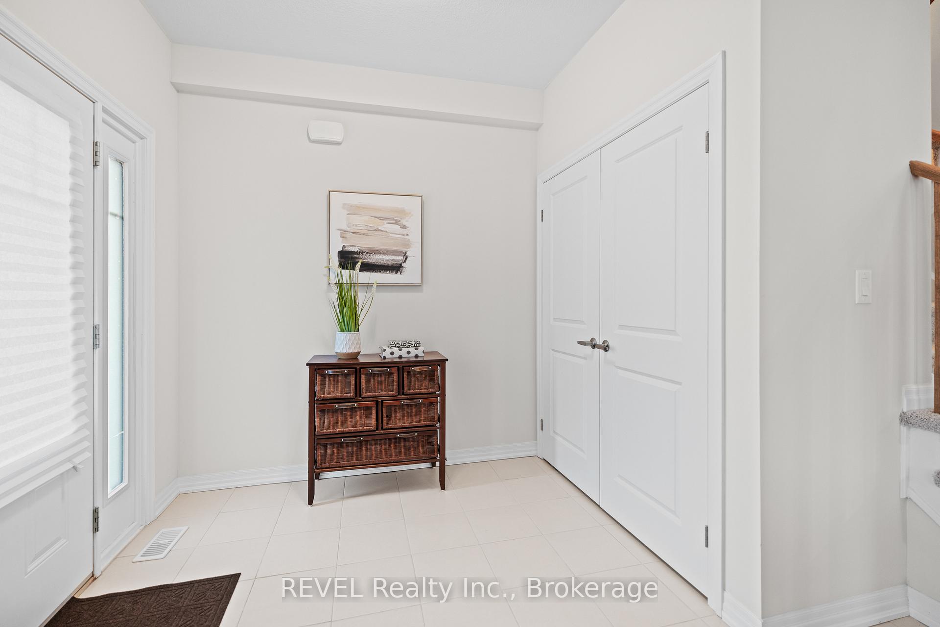 Photo 12 of 2 Bromley Drive, St. Catharines, Port Weller — HOMEH