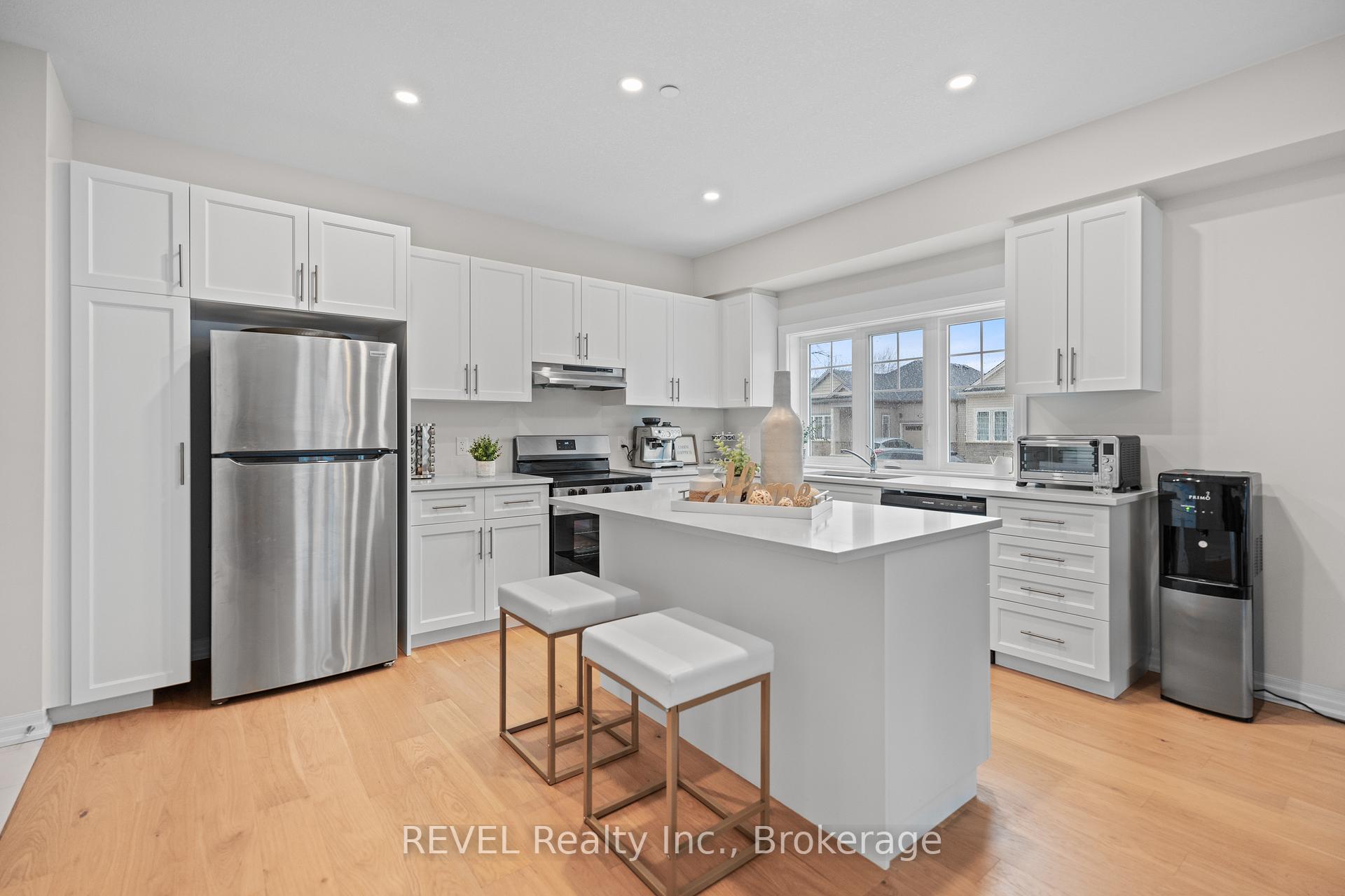 Photo 17 of 2 Bromley Drive, St. Catharines, Port Weller — HOMEH