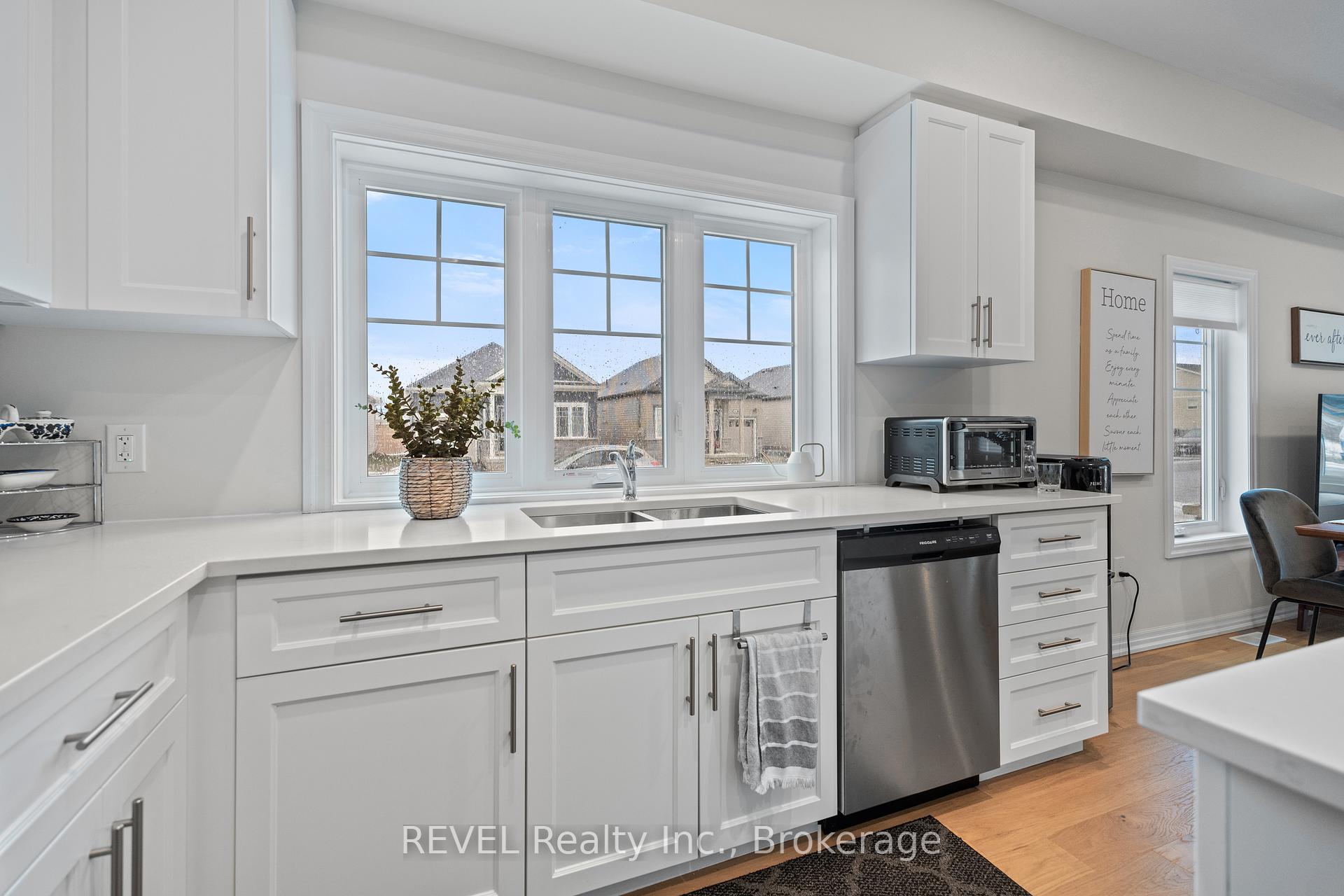 Photo 20 of 2 Bromley Drive, St. Catharines, Port Weller — HOMEH