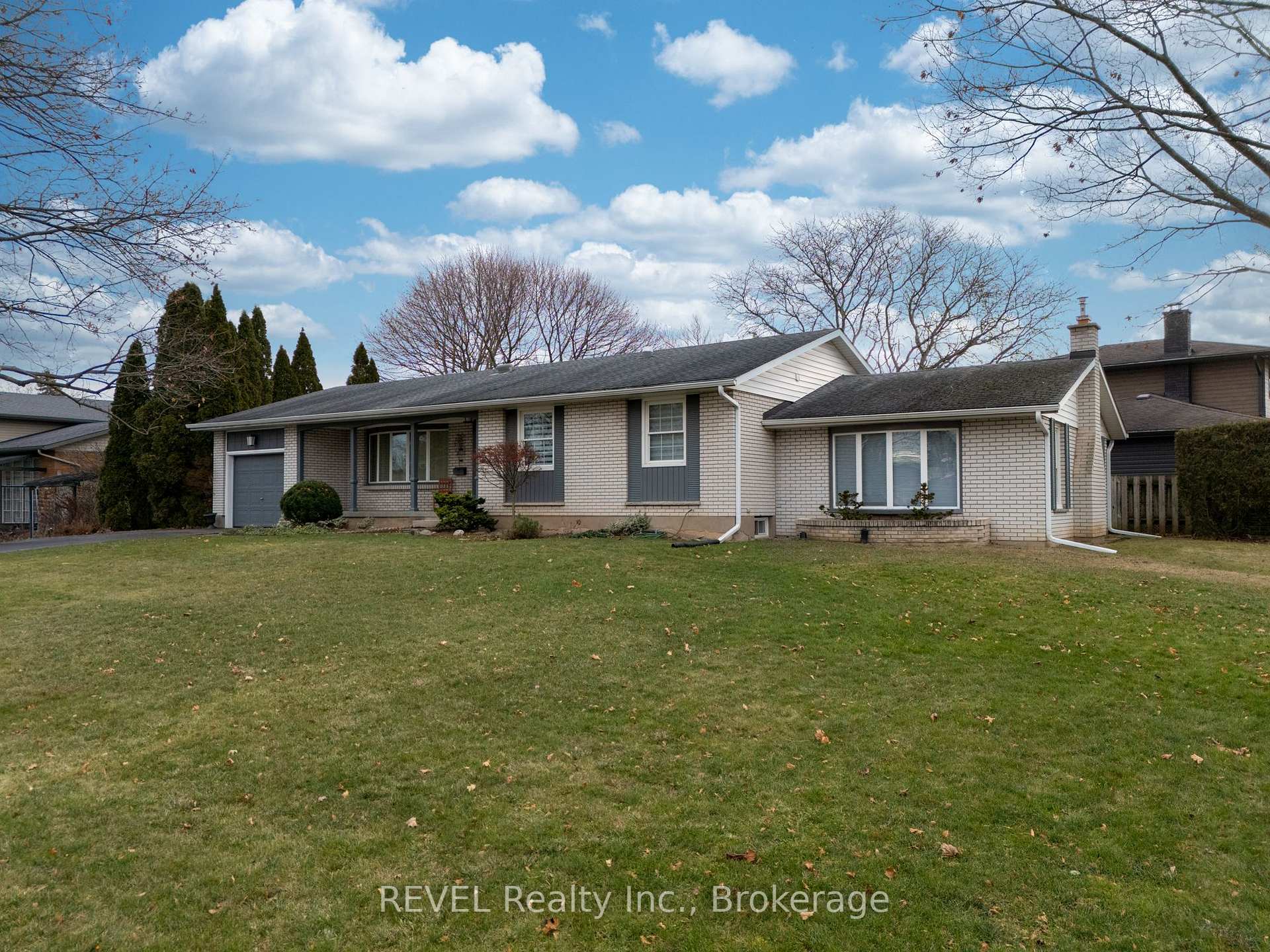 Photo 4 of 237 Riverview Boulevard, St. Catharines, Glendale/Glenridge — HOMEH