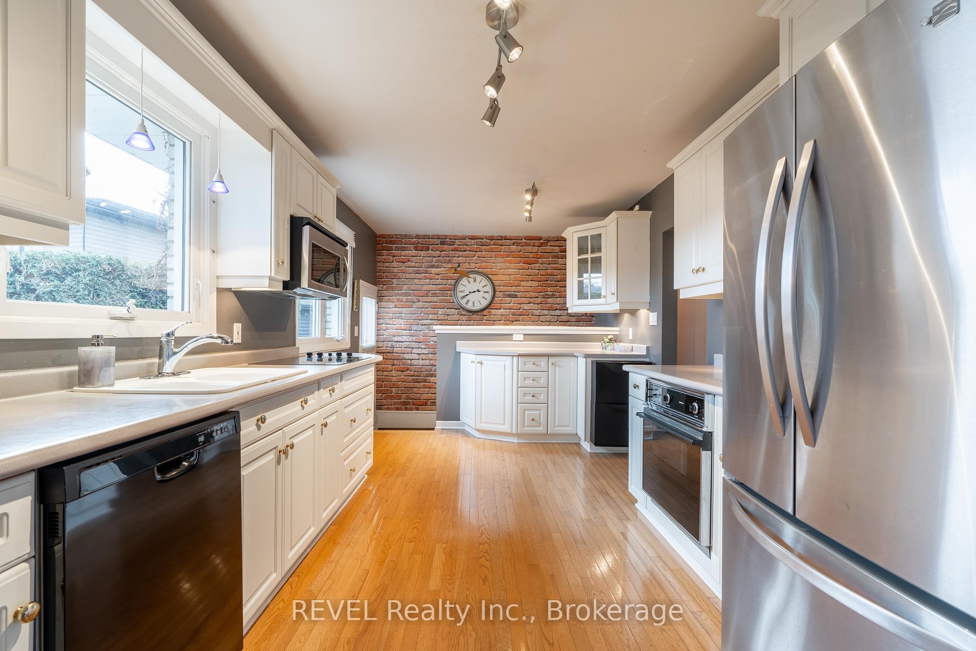 Photo 13 of 237 Riverview Boulevard, St. Catharines, Glendale/Glenridge — HOMEH