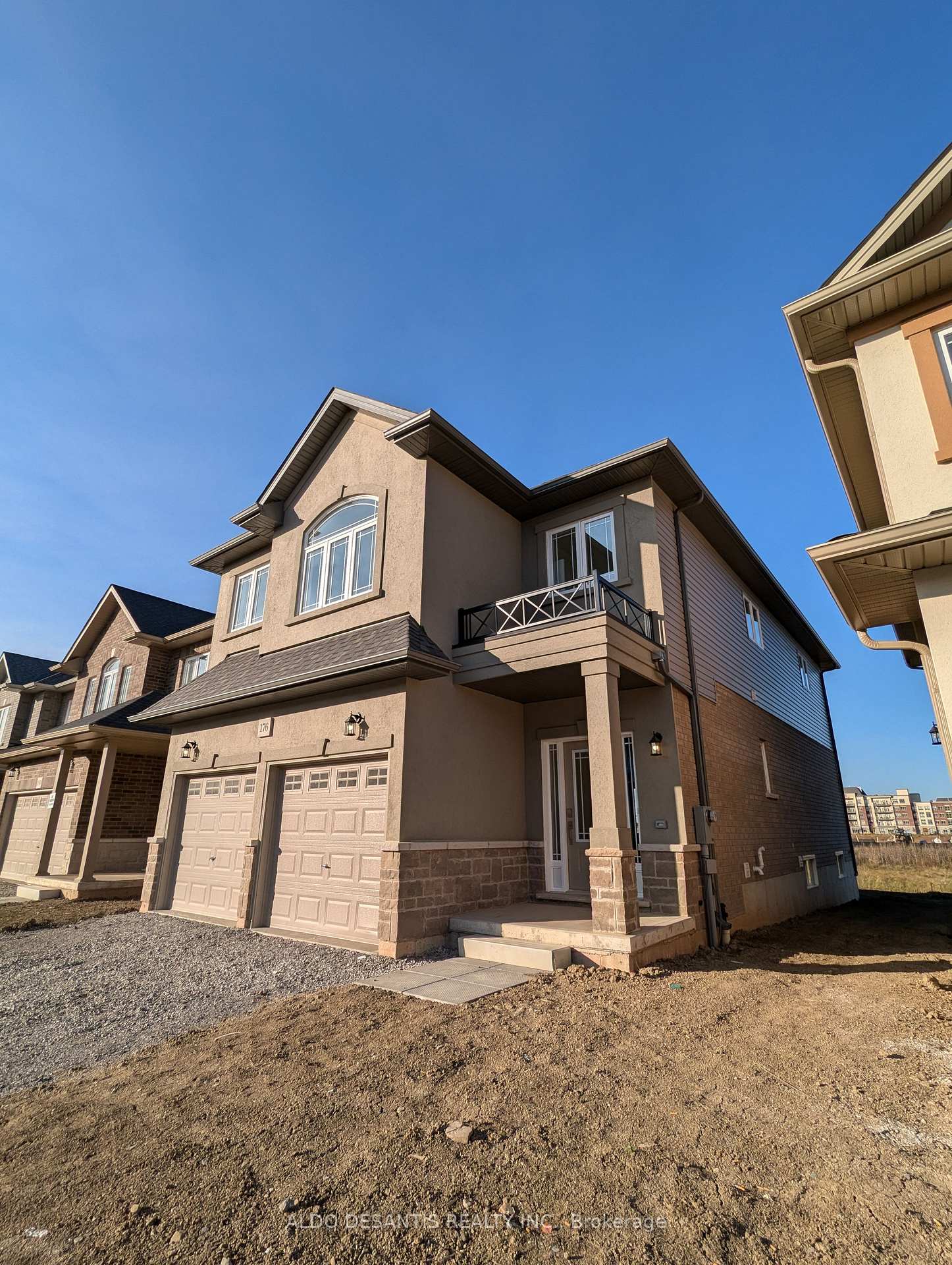 Photo 4 of 176 Cittadella Boulevard, Hamilton, Rural Glanbrook — HOMEH