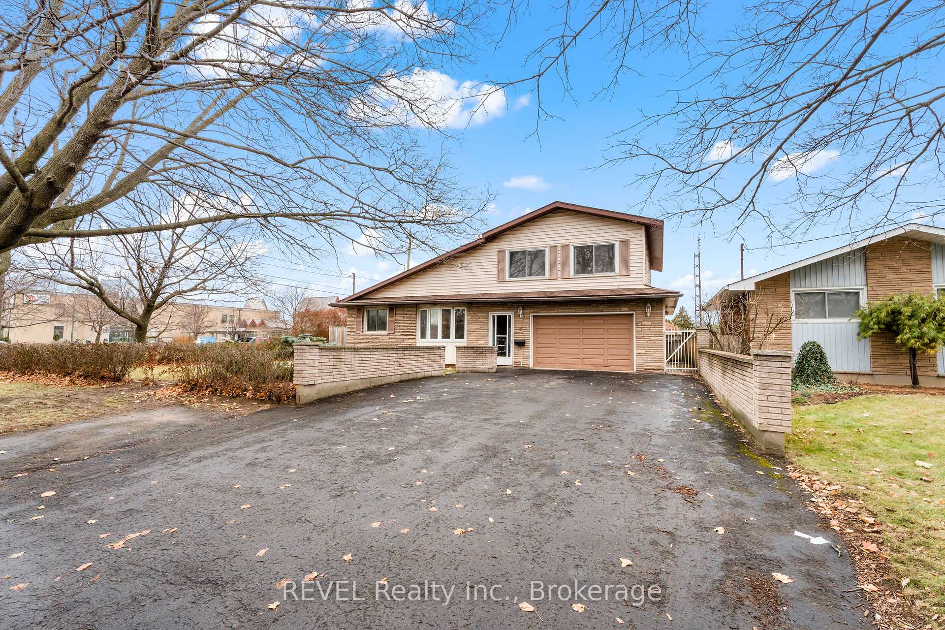 Photo 2 of 1 Prince Edward Drive, St. Catharines, Lakeport — HOMEH